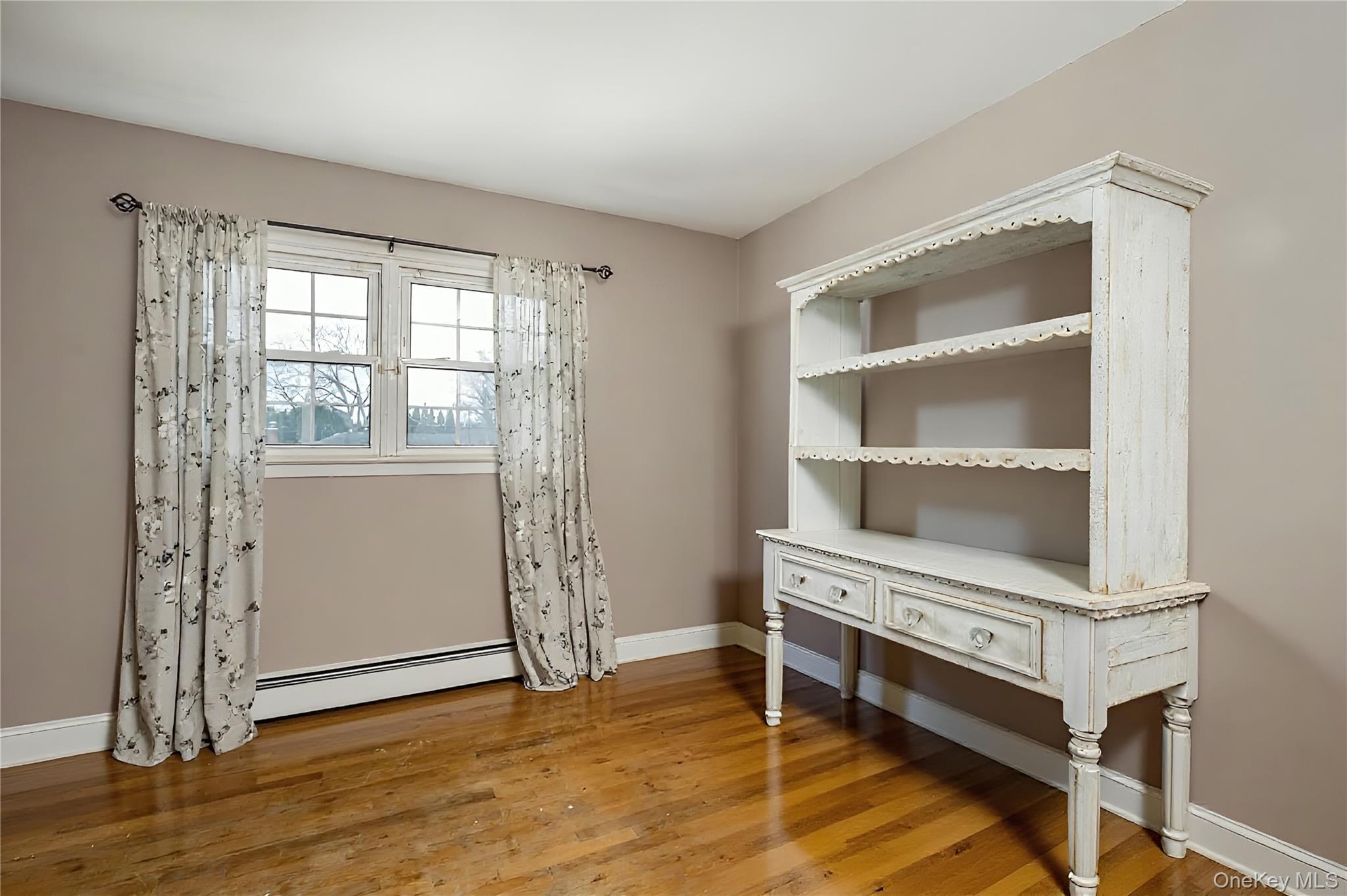 Single Family Outlook  Suffolk County, NY 11704, MLS-982244-18