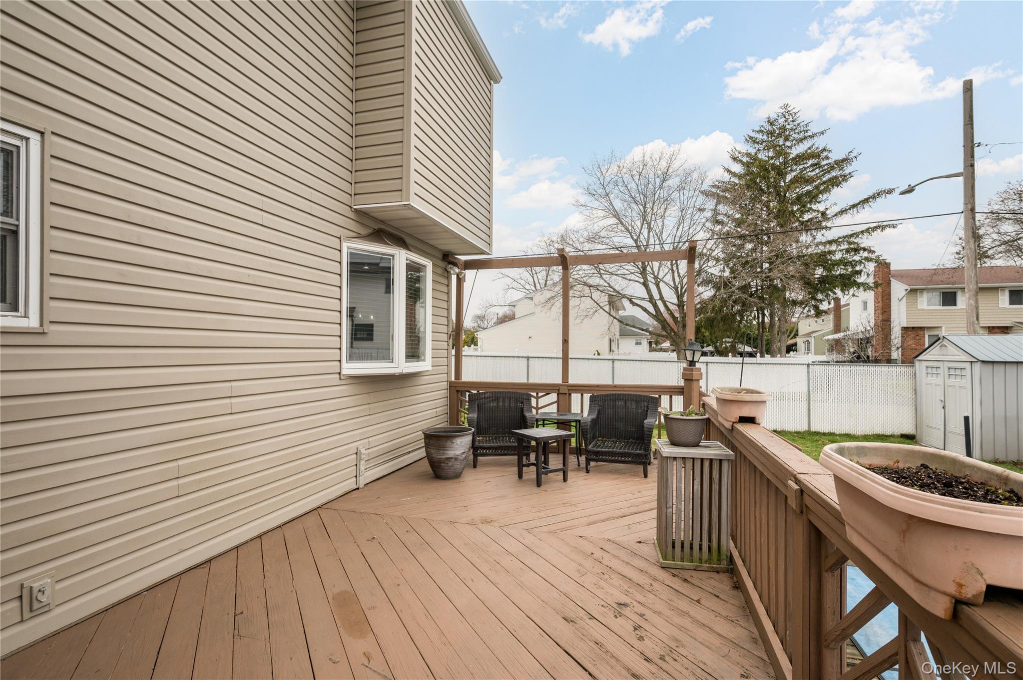 Single Family Outlook  Suffolk County, NY 11704, MLS-982244-23
