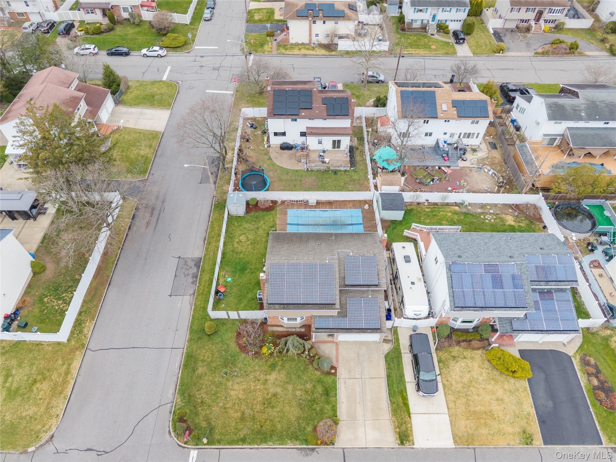 Single Family Outlook  Suffolk County, NY 11704, MLS-982244-30