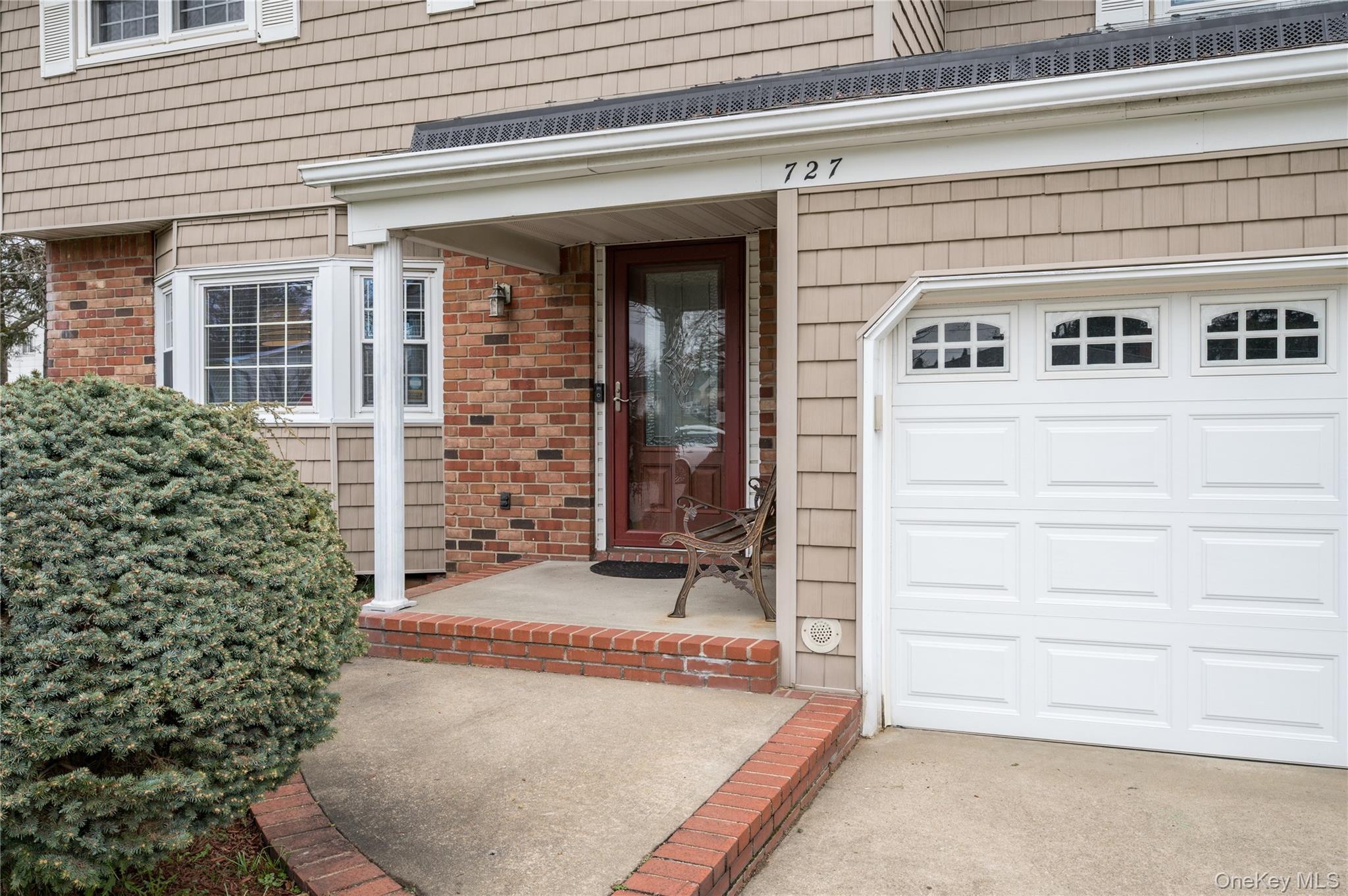 Single Family Outlook  Suffolk County, NY 11704, MLS-982244-4