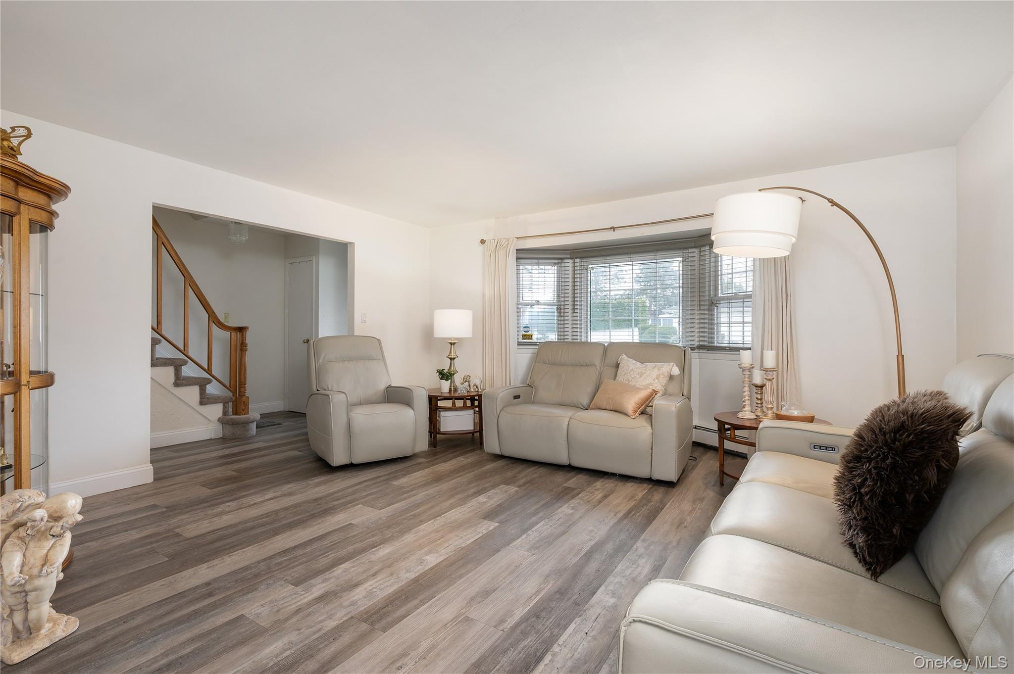 Single Family Outlook  Suffolk County, NY 11704, MLS-982244-7