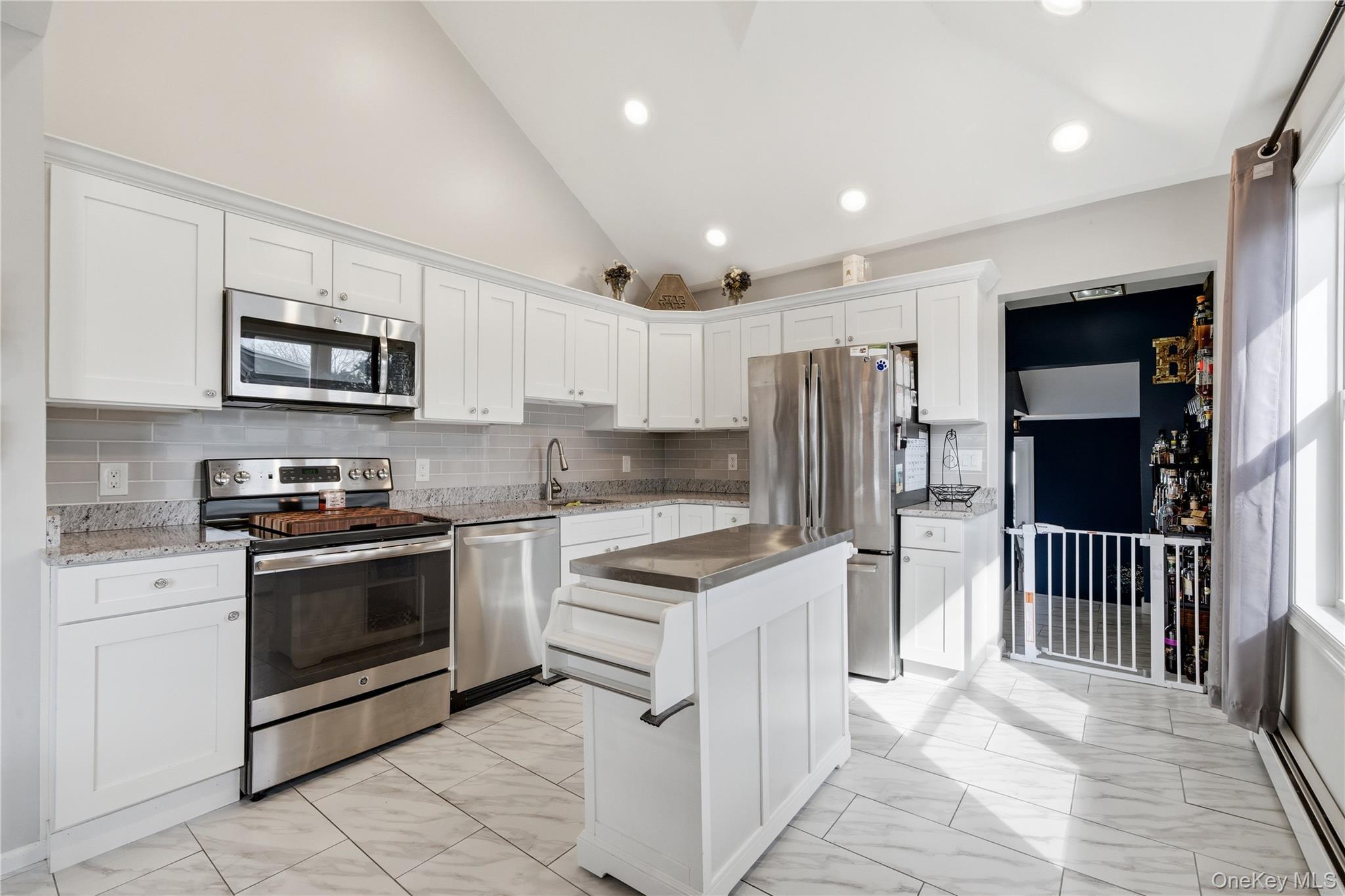 Single Family Oak  Suffolk County, NY 11772, MLS-982250-5