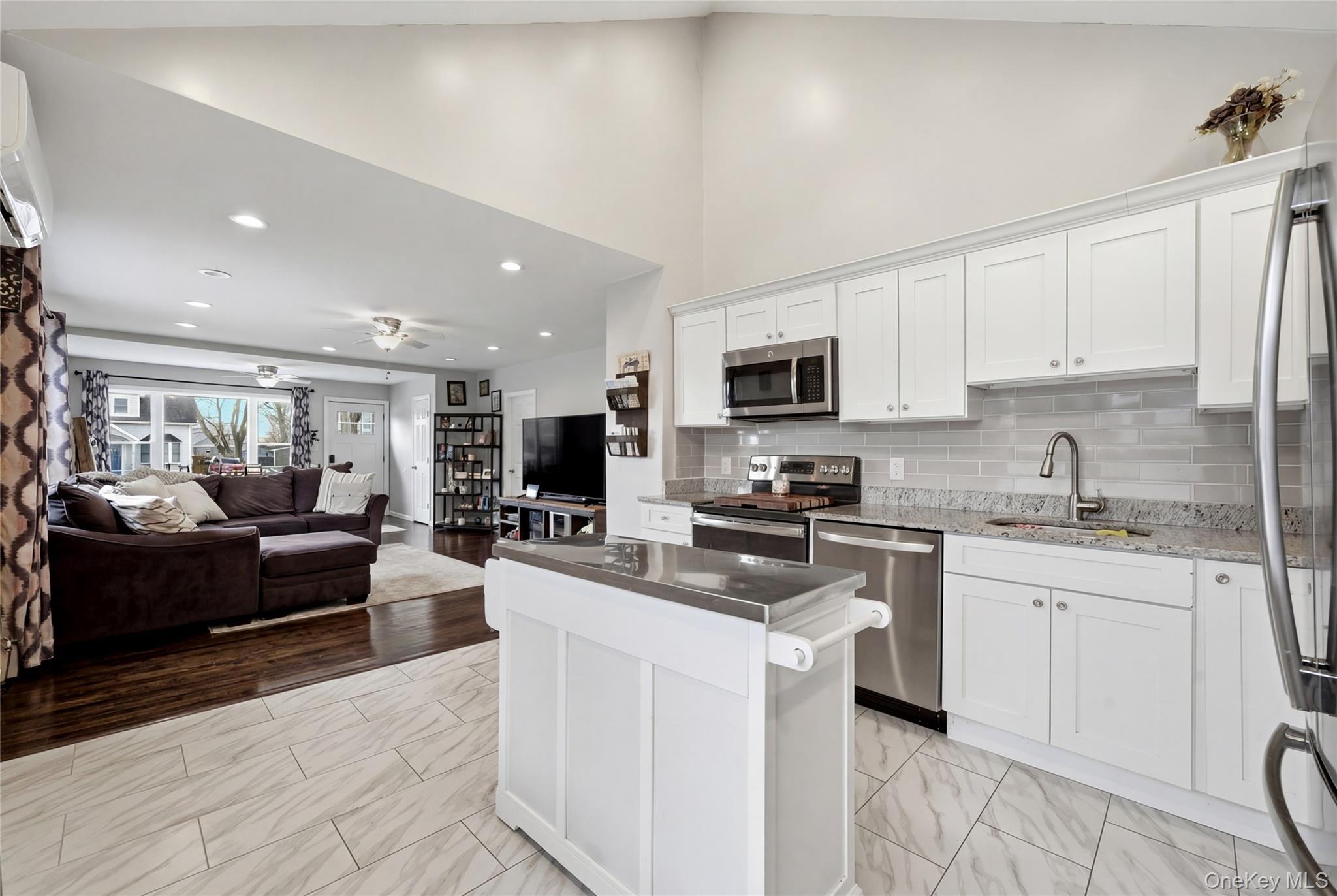 Single Family Oak  Suffolk County, NY 11772, MLS-982250-7