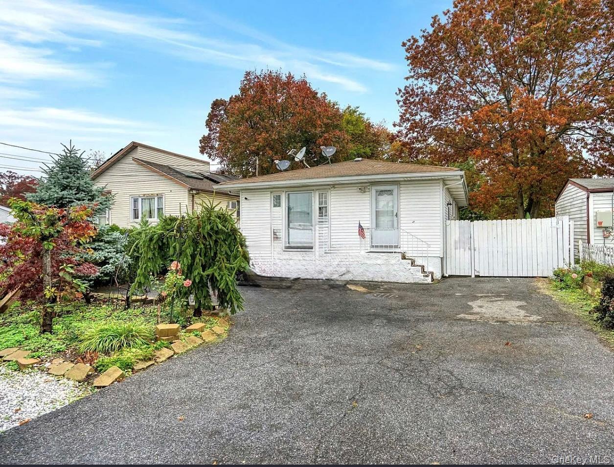 Single Family Johnson Avenue  Suffolk County, NY 11779, MLS-982313-2