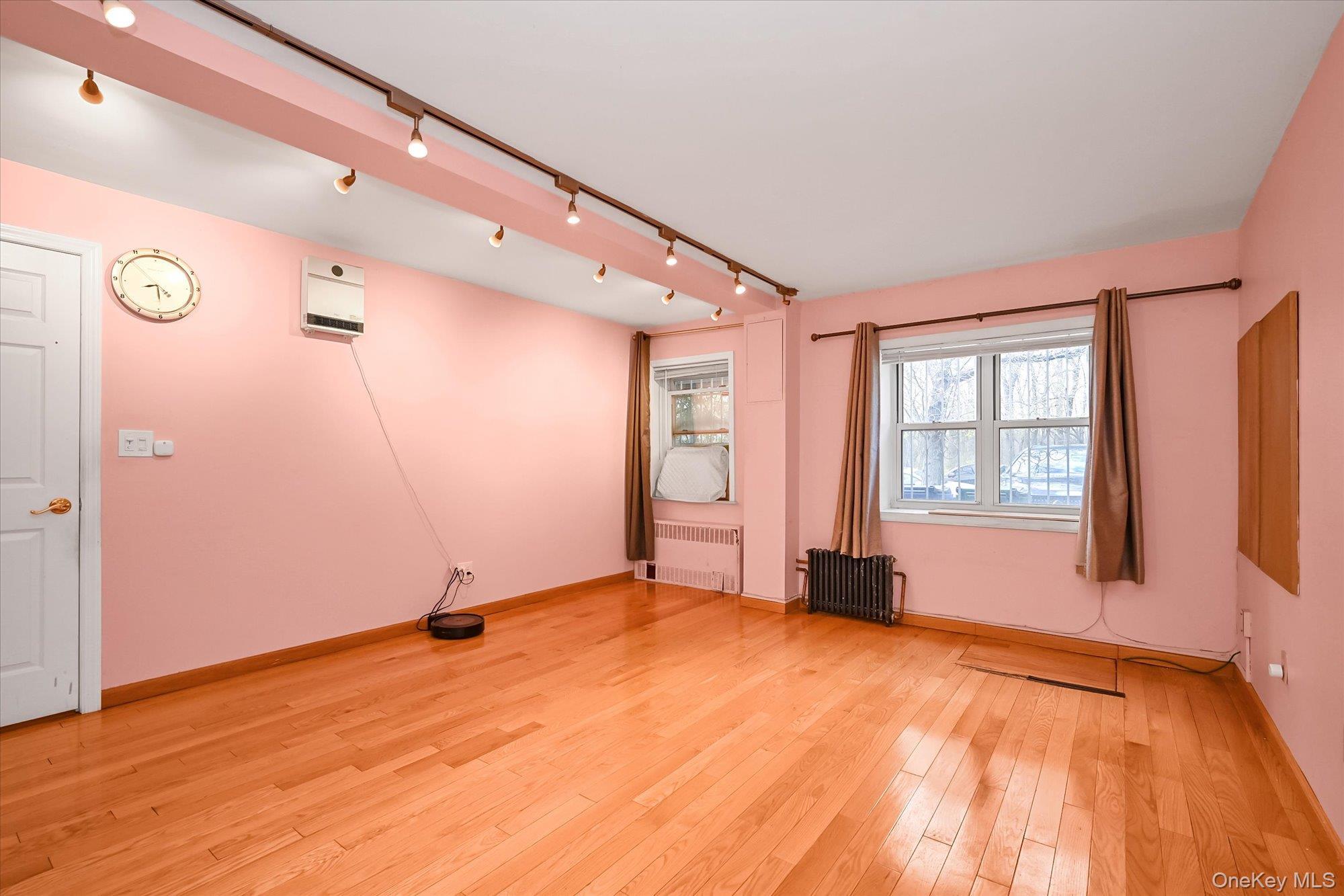 Single Family Booth Memorial Queens, NY 11365, MLS-982317-8