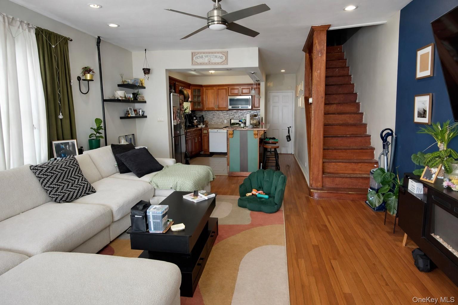 Single Family Almeda  Queens, NY 11692, MLS-982369-3