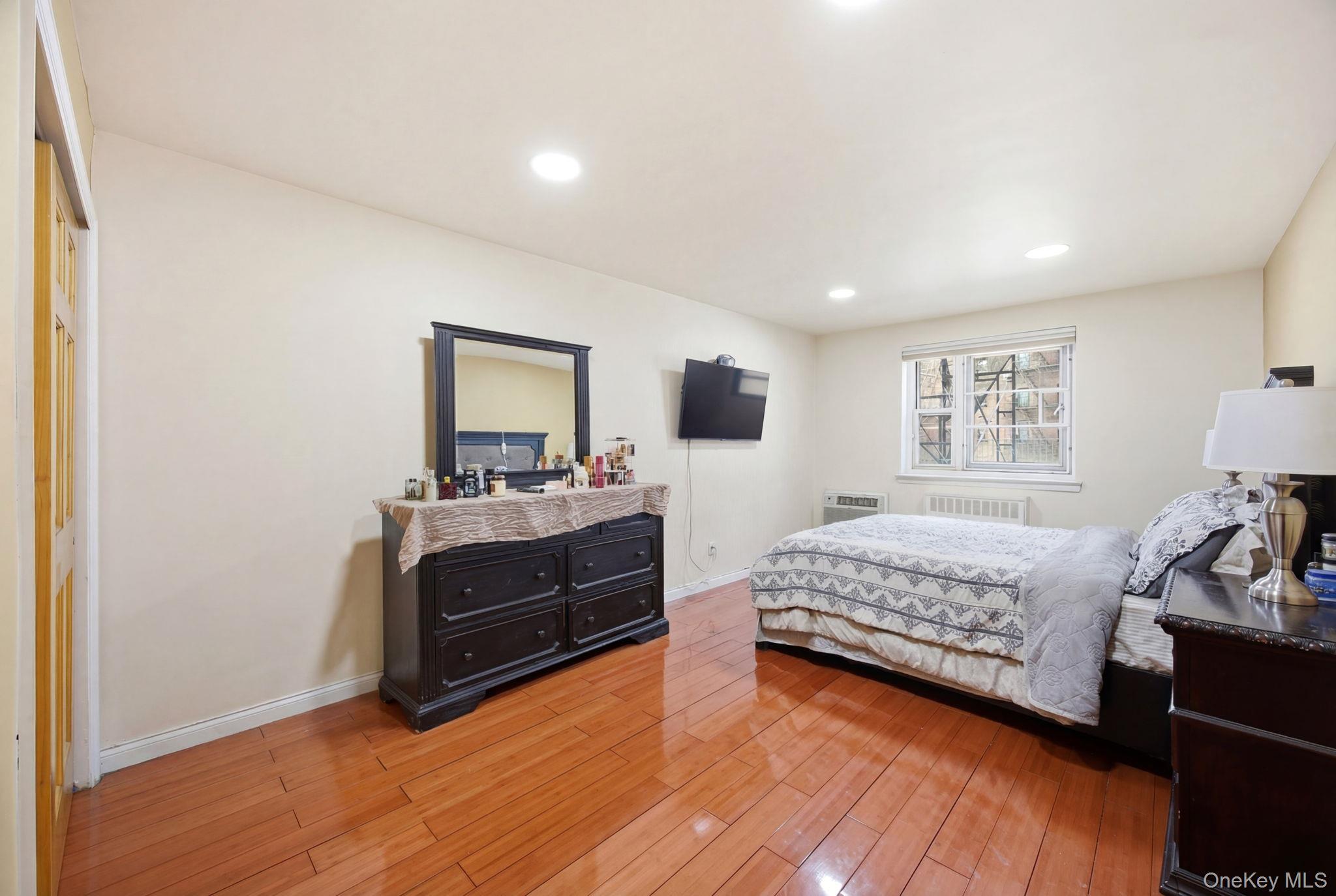 Coop 151  Queens, NY 11414, MLS-982426-10