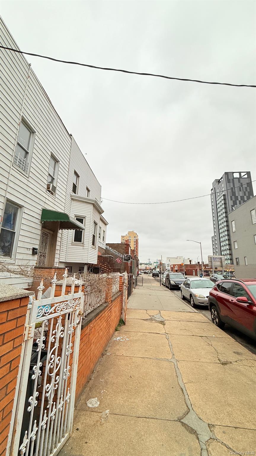 Single Family 34th Street  Queens, NY 11101, MLS-982447-3