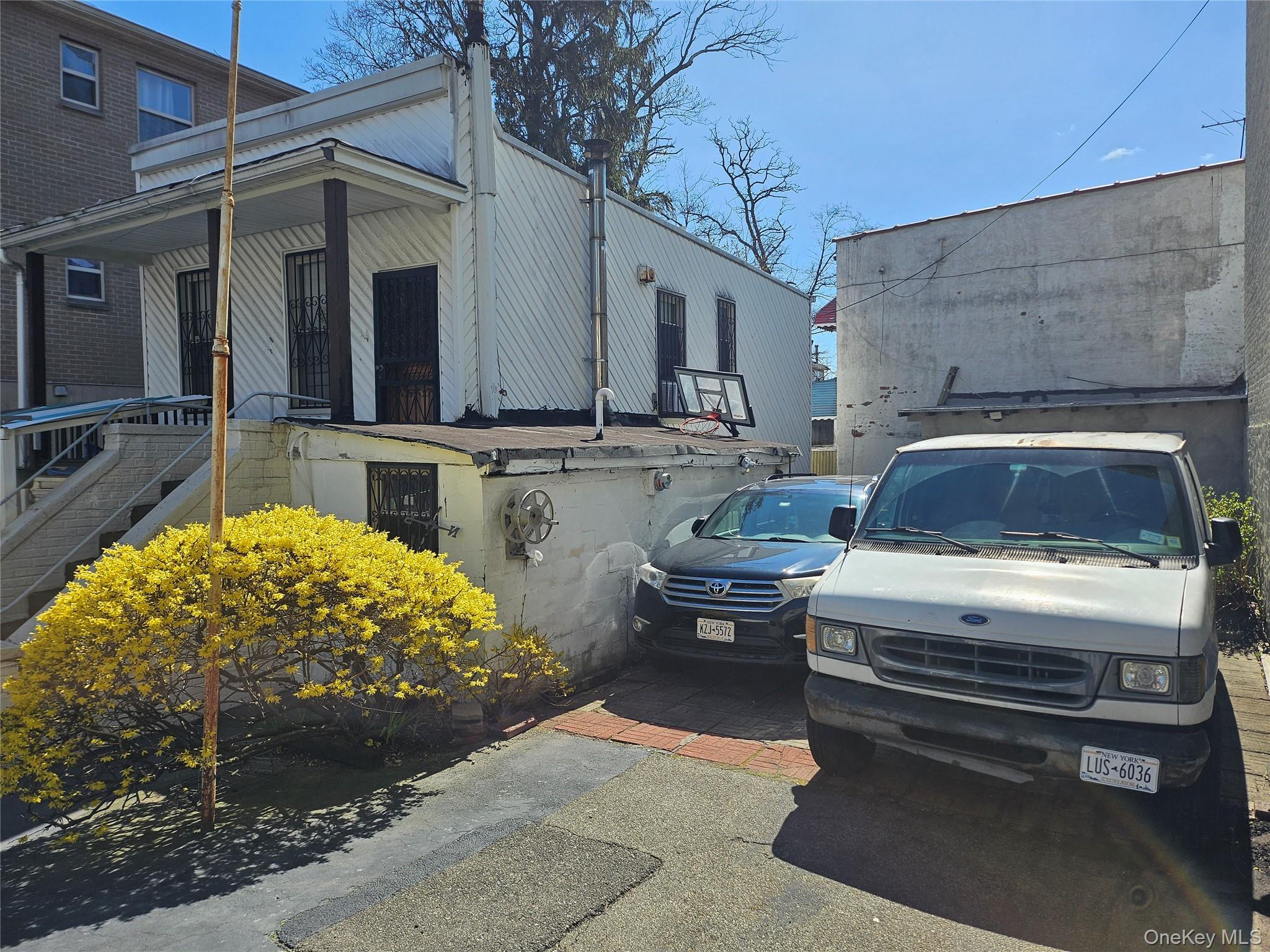 Single Family Hegeman  Brooklyn, NY 11208, MLS-982468-2