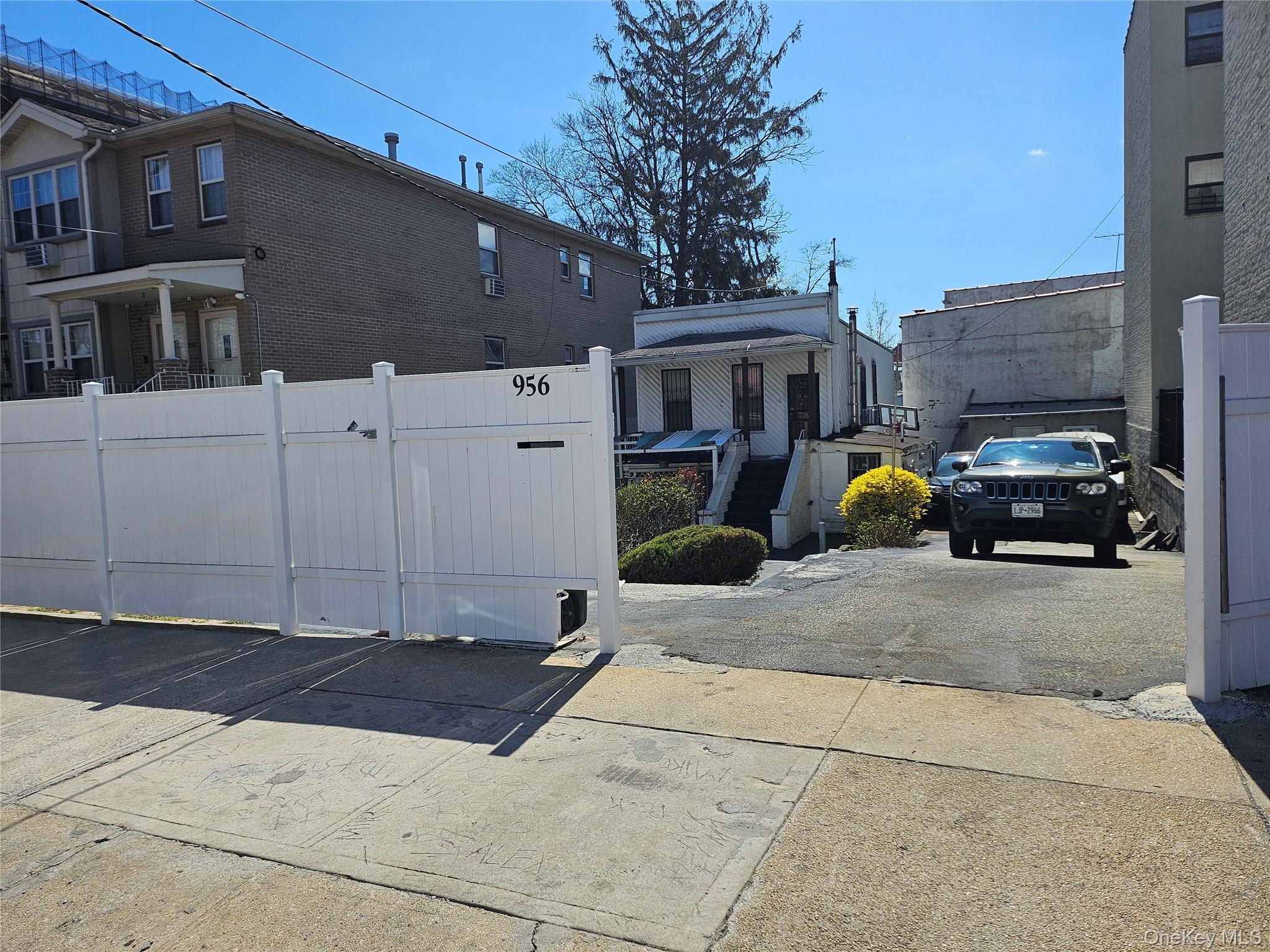 Single Family Hegeman  Brooklyn, NY 11208, MLS-982468-3