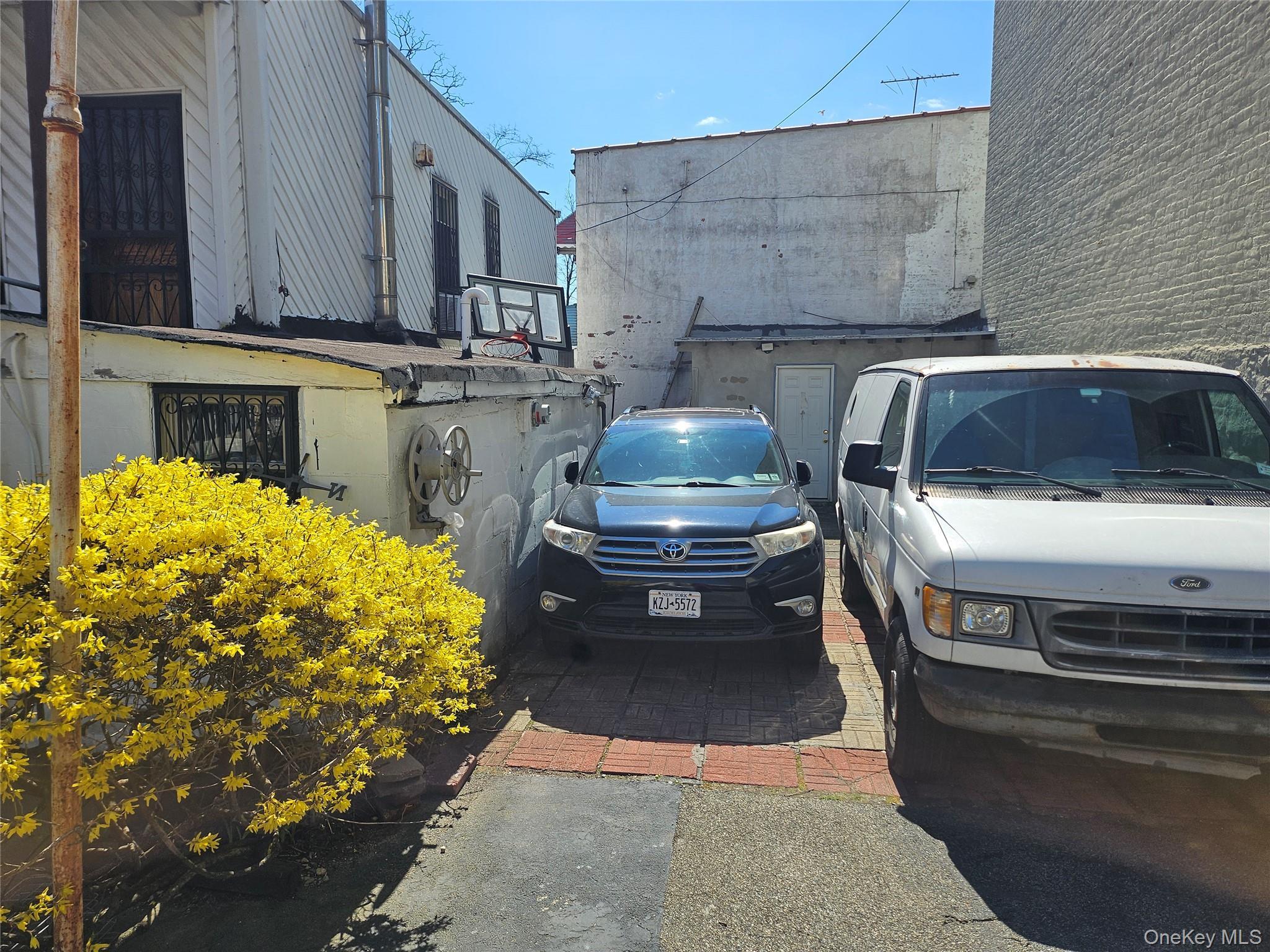 Single Family Hegeman  Brooklyn, NY 11208, MLS-982468-5