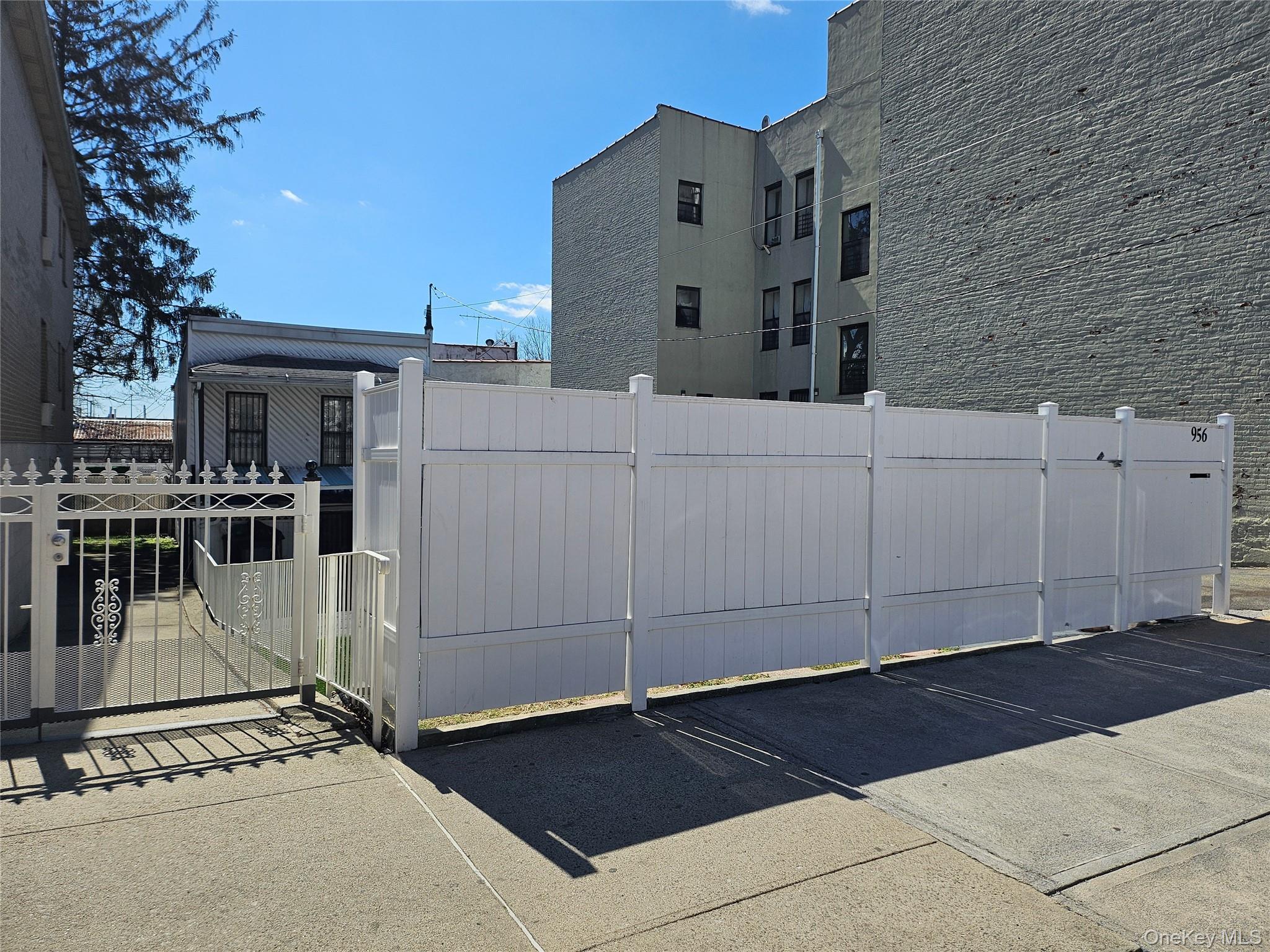 Single Family Hegeman  Brooklyn, NY 11208, MLS-982468-7