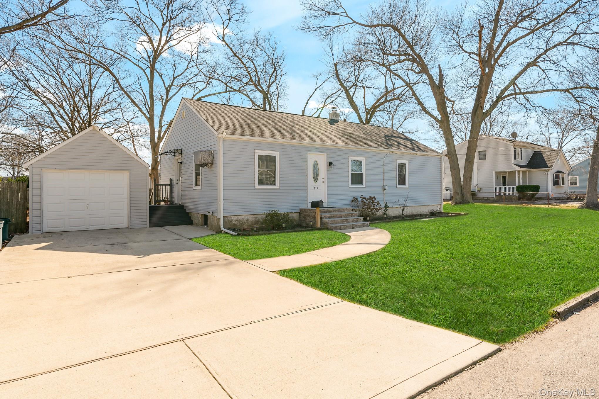 Single Family 26th  Suffolk County, NY 11726, MLS-982500-2