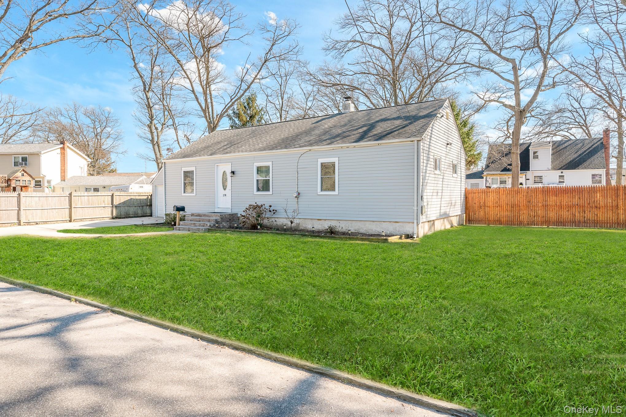 Single Family 26th  Suffolk County, NY 11726, MLS-982500-3