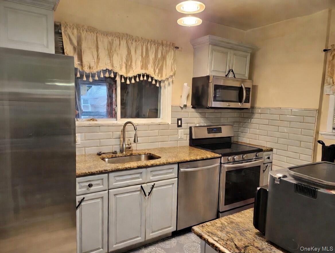 Single Family Gunther  Bronx, NY 10466, MLS-982551-10