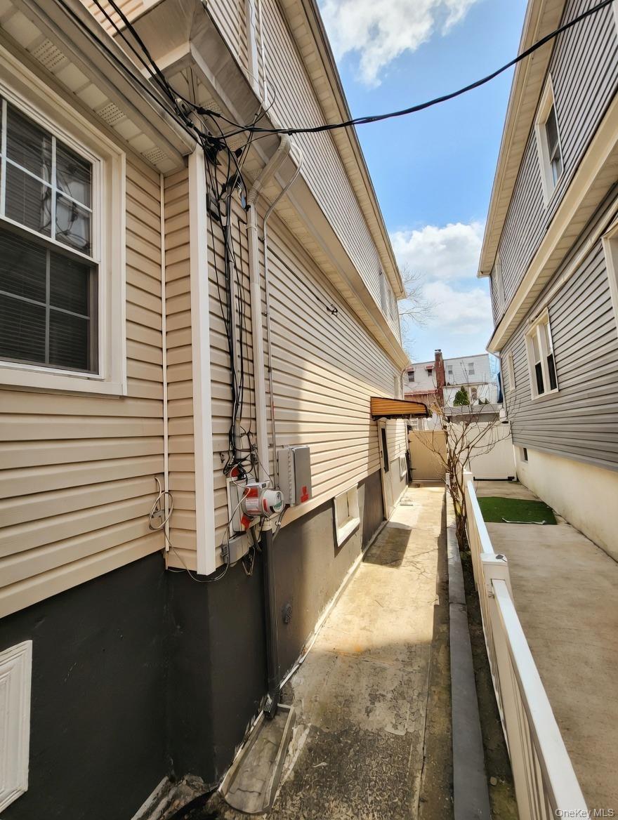 Single Family Gunther  Bronx, NY 10466, MLS-982551-23