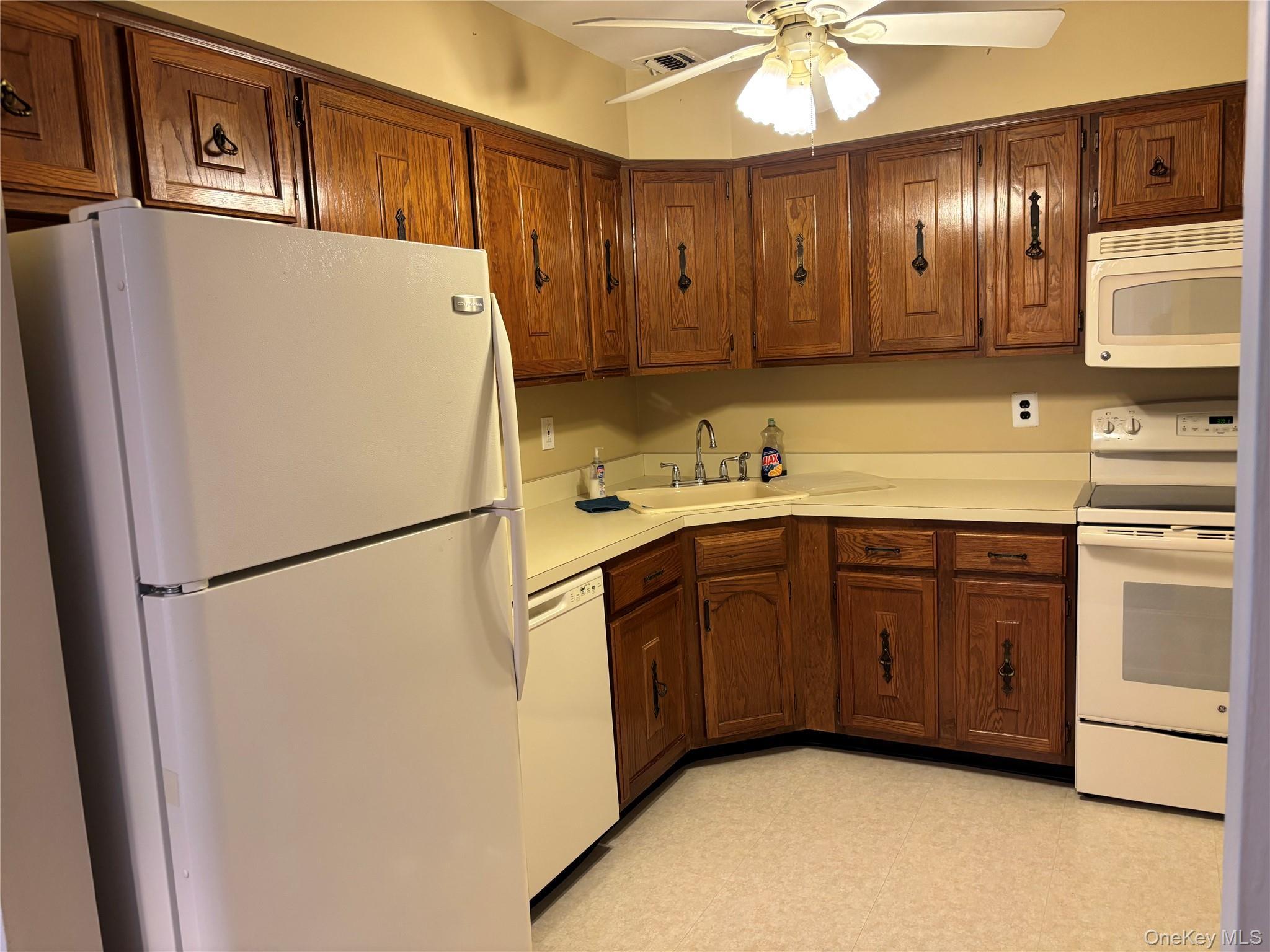 Condo Cambridge Suffolk County, NY 11726, MLS-982565-3