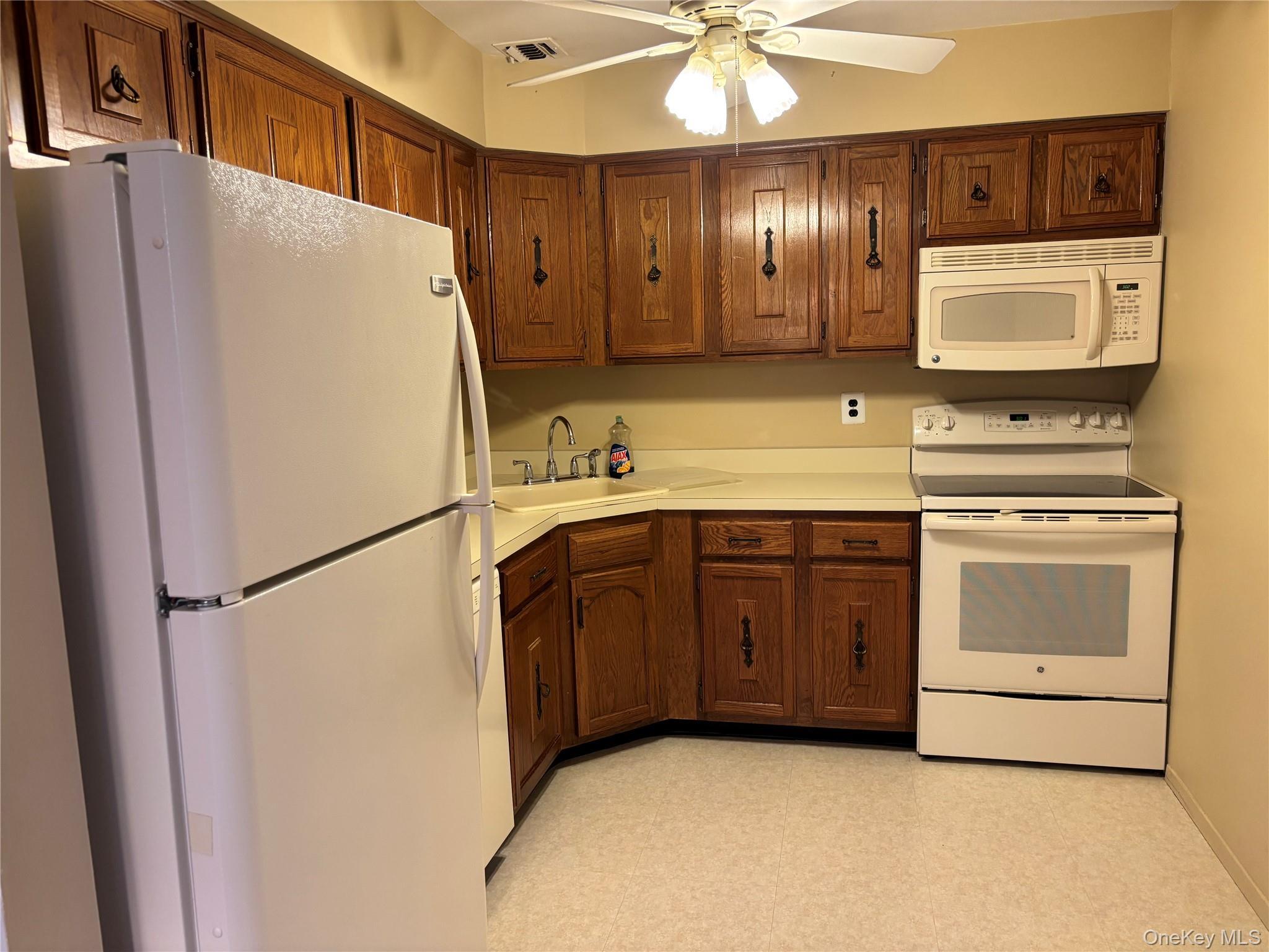 Condo Cambridge Suffolk County, NY 11726, MLS-982565-4