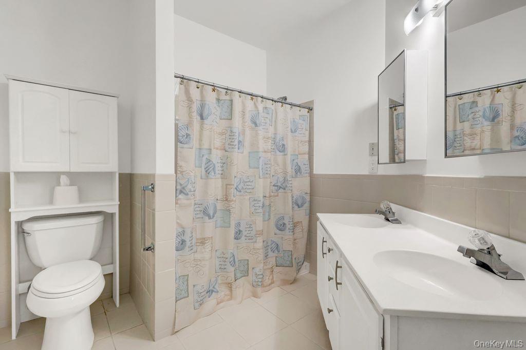 Condo Narragansett Villas  Suffolk County, NY 11757, MLS-982598-20