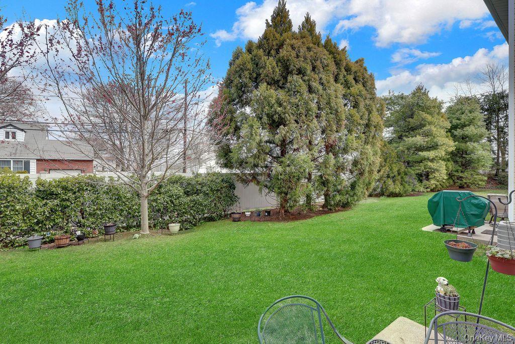 Condo Narragansett Villas  Suffolk County, NY 11757, MLS-982598-21