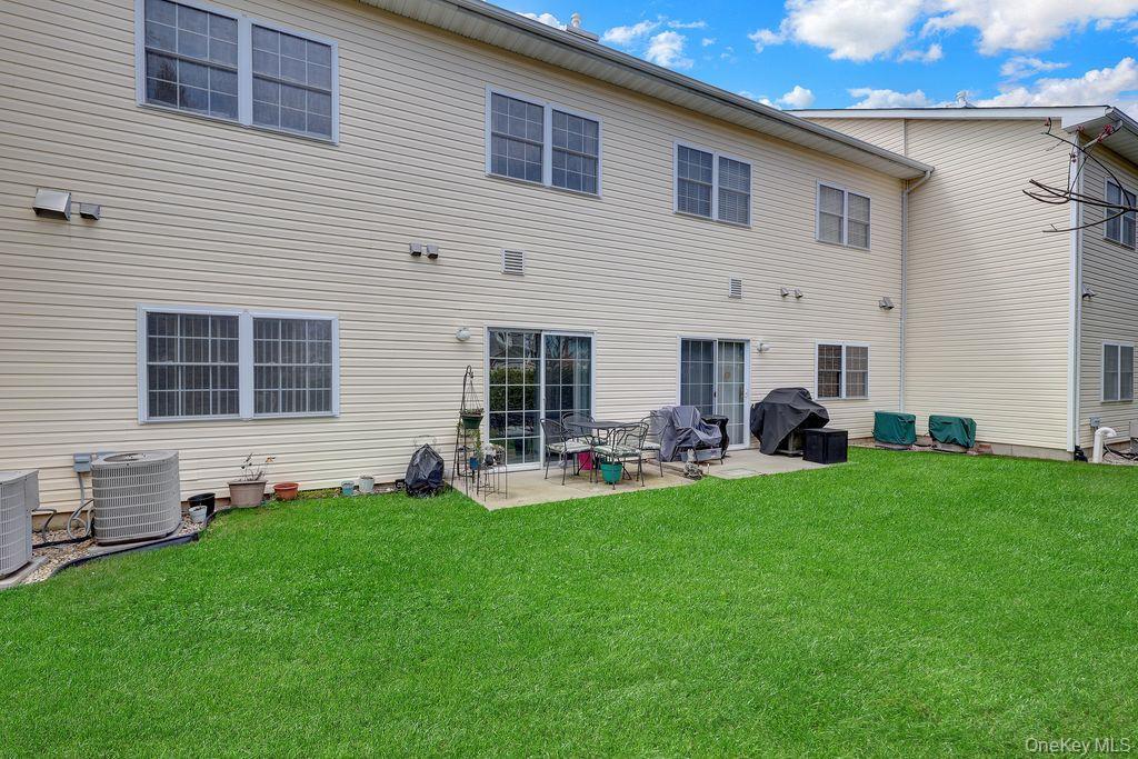 Condo Narragansett Villas  Suffolk County, NY 11757, MLS-982598-22