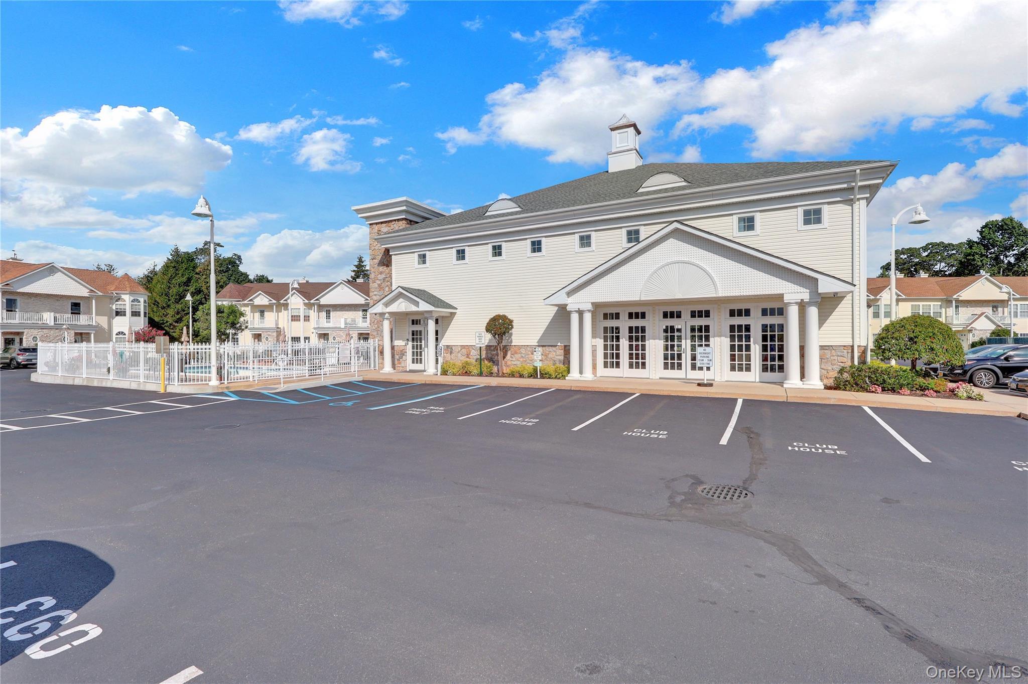 Condo Narragansett Villas  Suffolk County, NY 11757, MLS-982598-24
