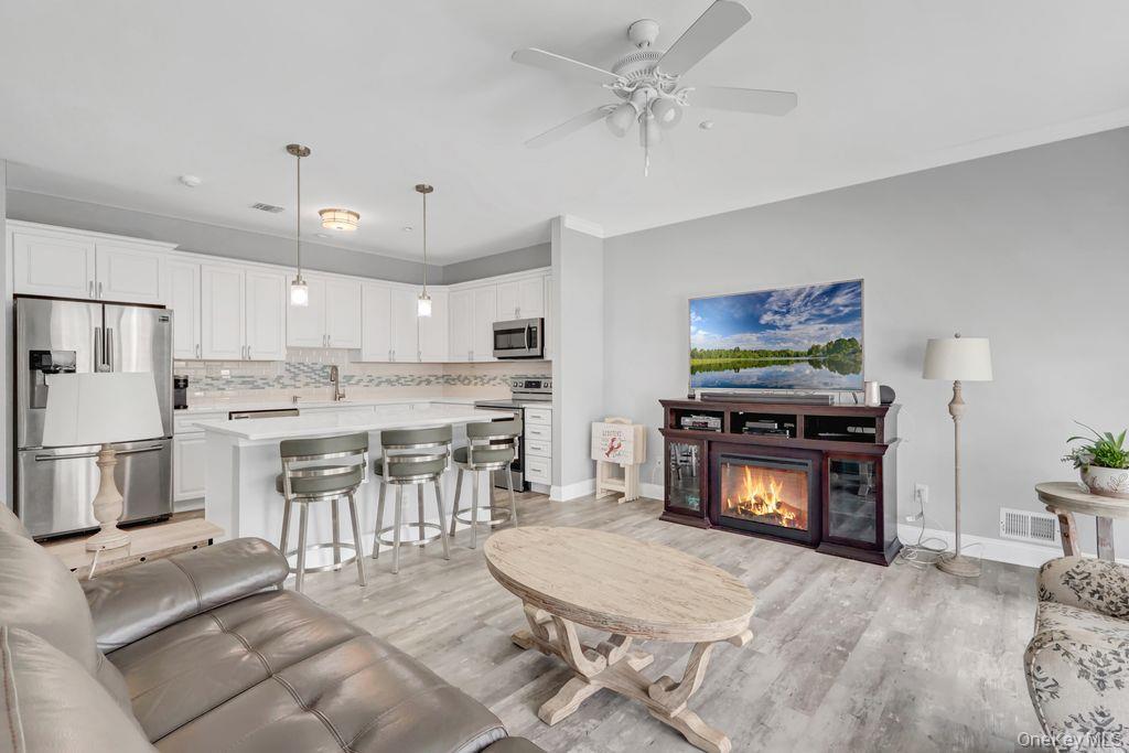 Condo Narragansett Villas  Suffolk County, NY 11757, MLS-982598-3