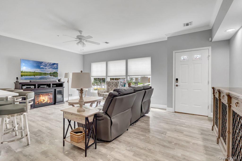 Condo Narragansett Villas  Suffolk County, NY 11757, MLS-982598-4