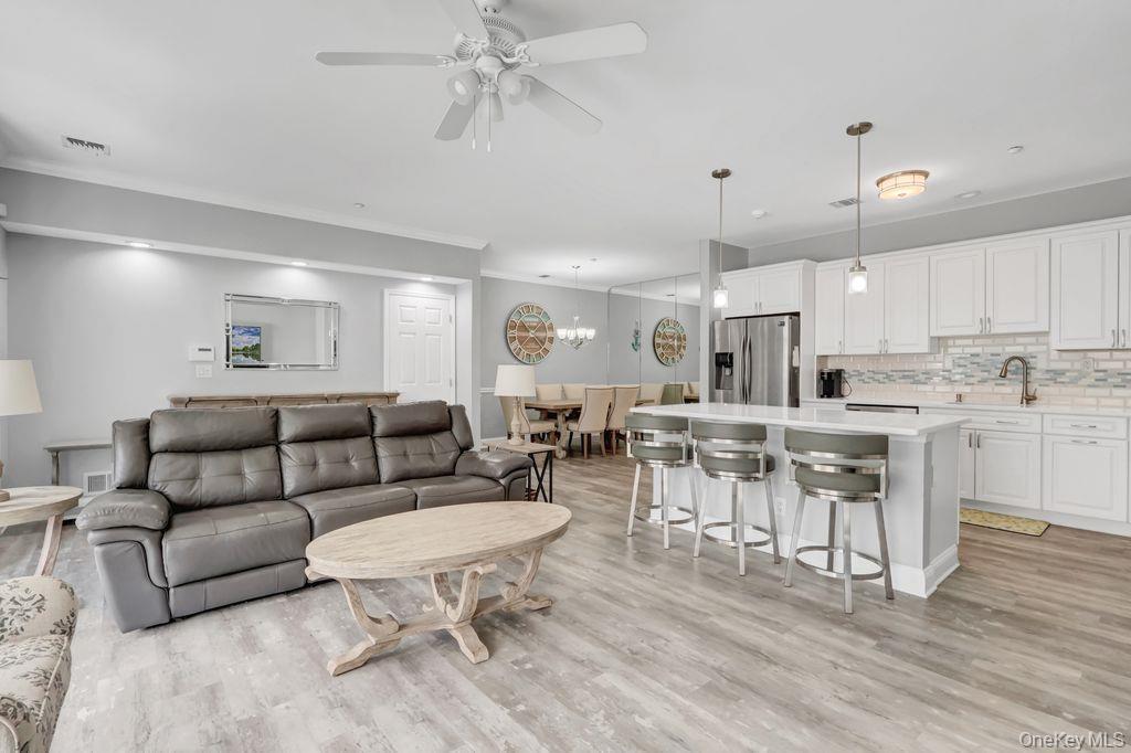 Condo Narragansett Villas  Suffolk County, NY 11757, MLS-982598-6