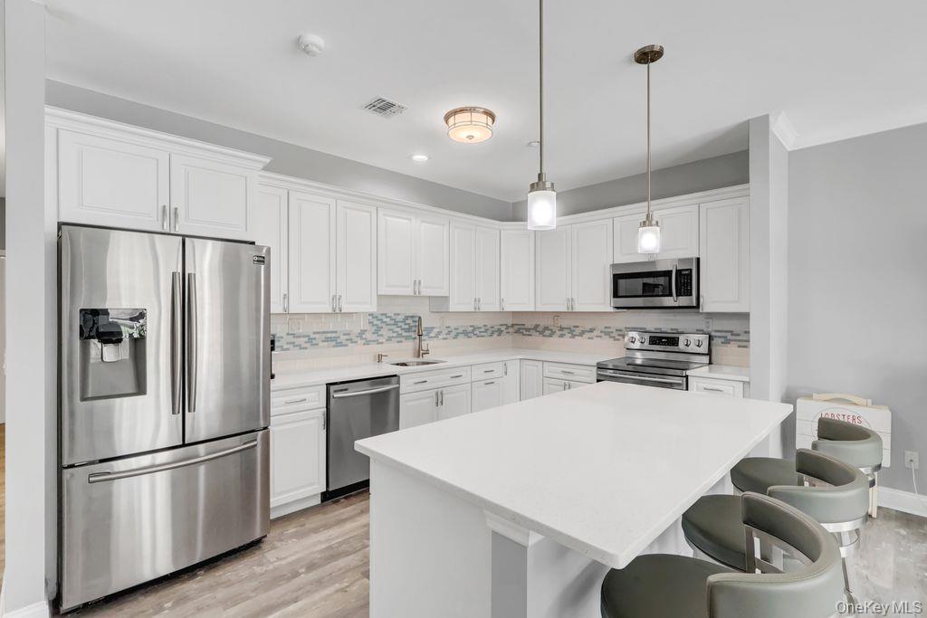 Condo Narragansett Villas  Suffolk County, NY 11757, MLS-982598-8