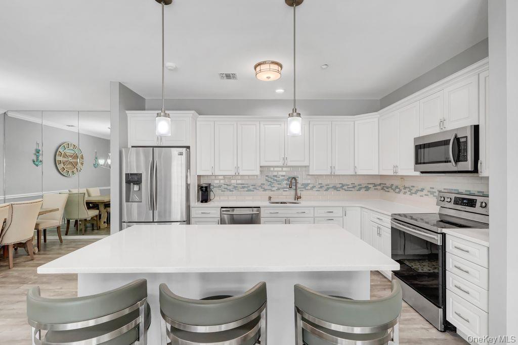 Condo Narragansett Villas  Suffolk County, NY 11757, MLS-982598-9