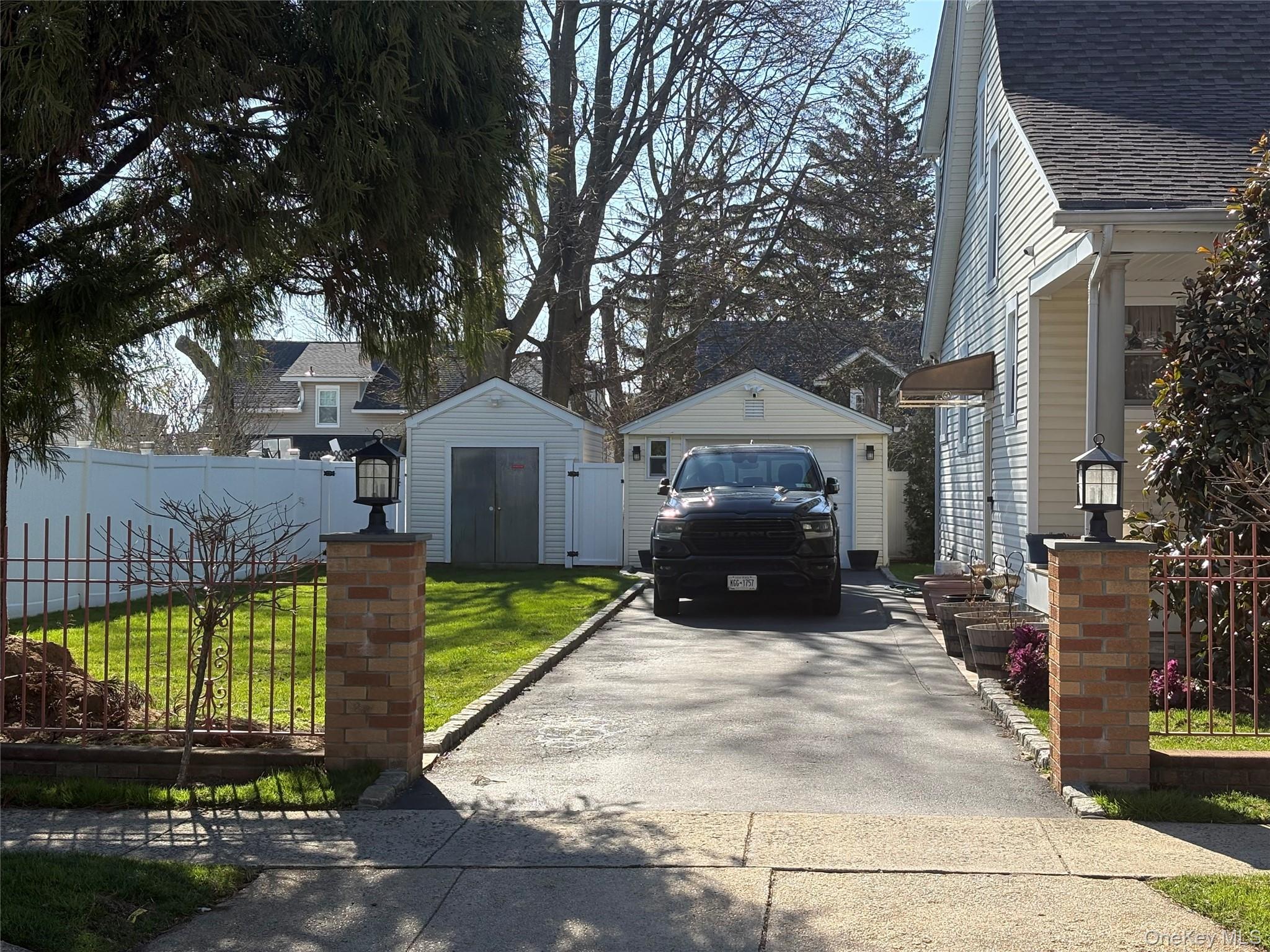Single Family Rutland  Nassau County, NY 11520, MLS-982622-21