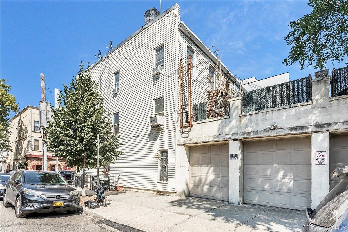 Single Family Manhattan  Brooklyn, NY 11211, MLS-982641-21
