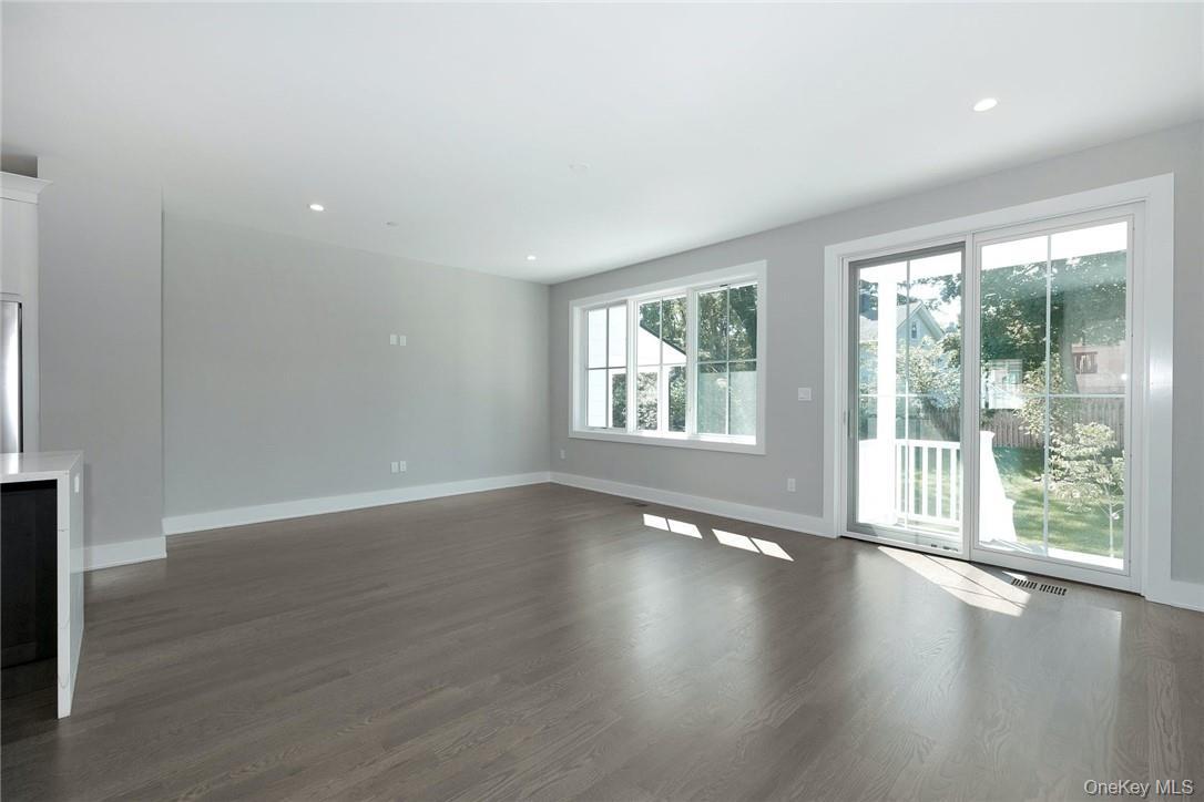 Condo Devoe  Westchester County, NY 10522, MLS-982668-11