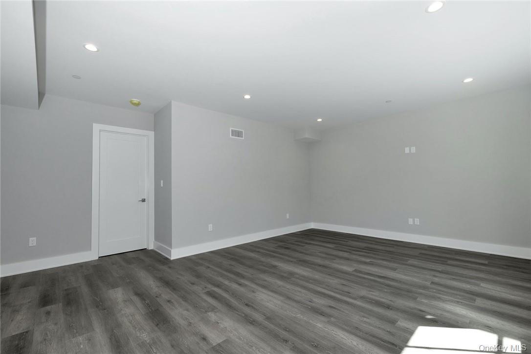 Condo Devoe  Westchester County, NY 10522, MLS-982668-23