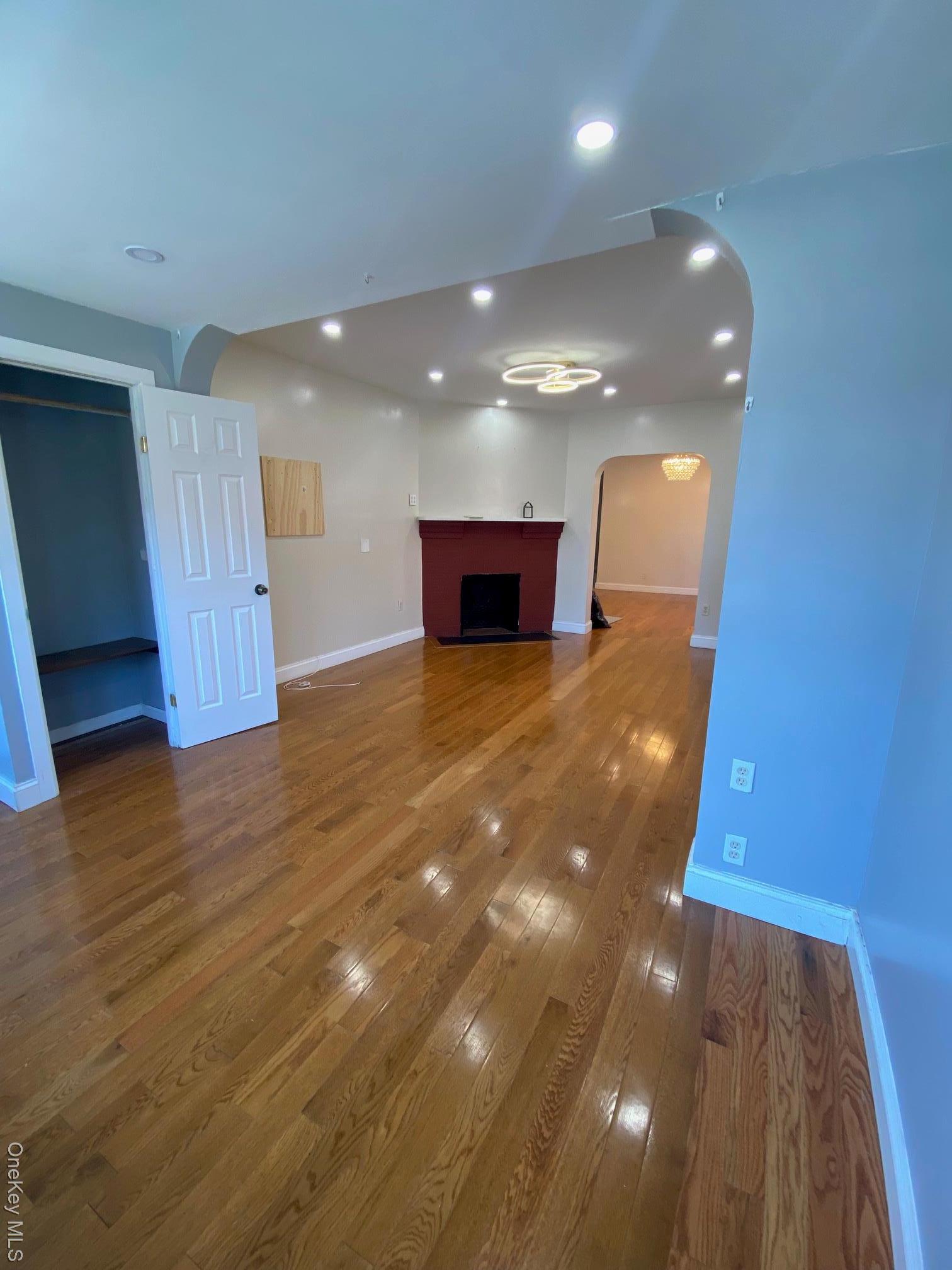 Single Family 239th Bronx, NY 10470, MLS-982682-4