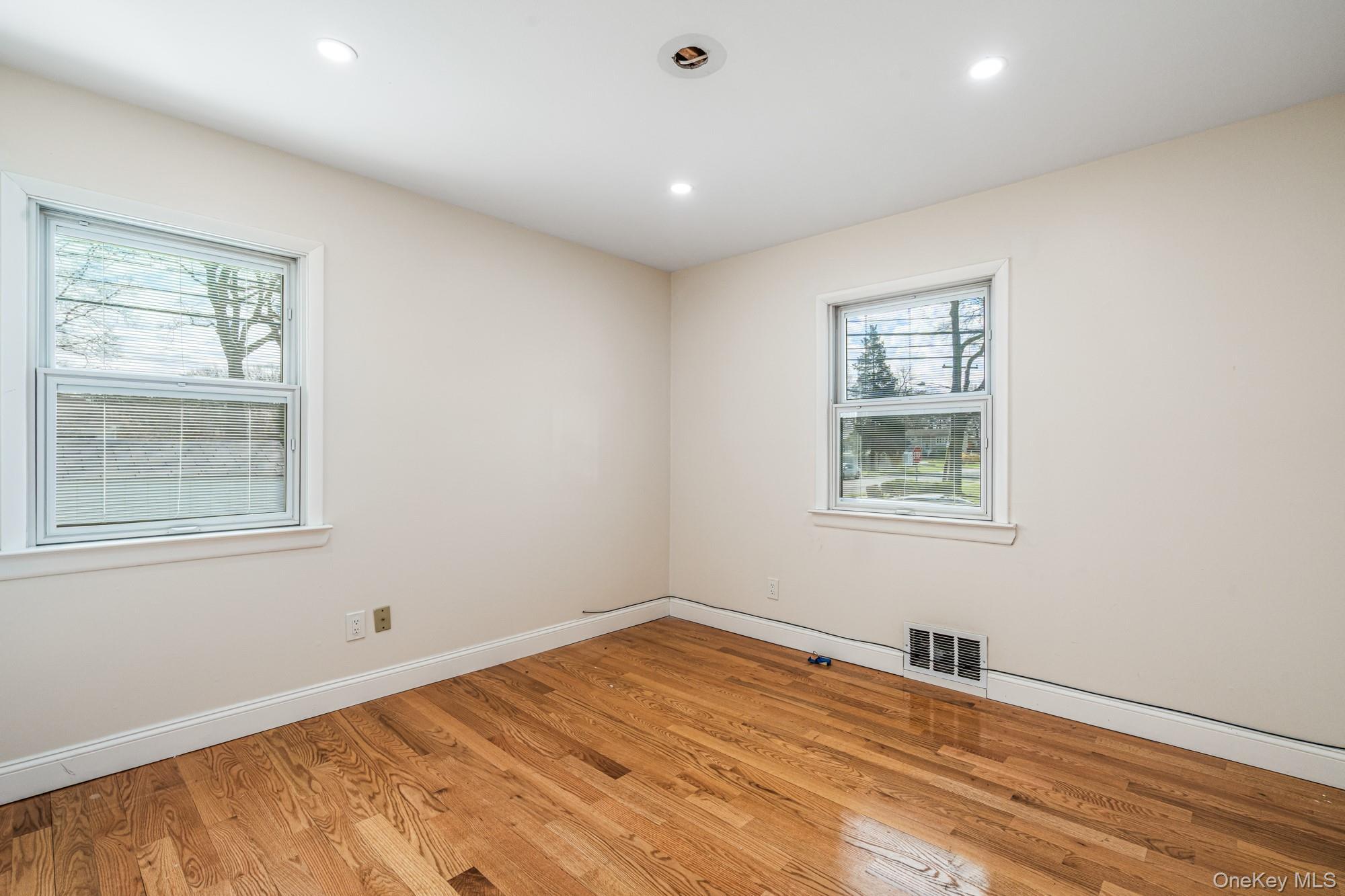 Single Family 39th  Suffolk County, NY 11751, MLS-982702-12