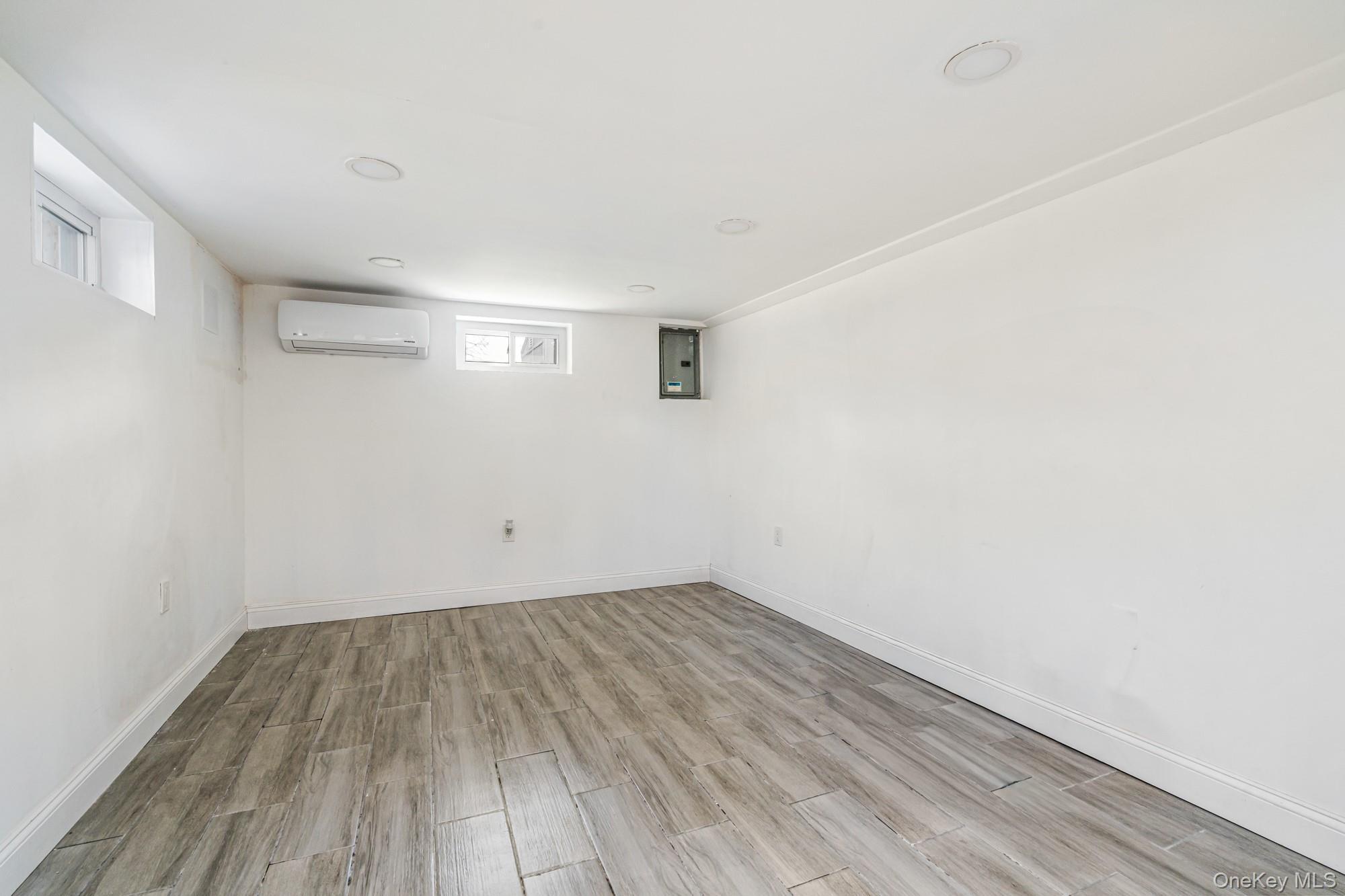 Single Family 39th  Suffolk County, NY 11751, MLS-982702-20