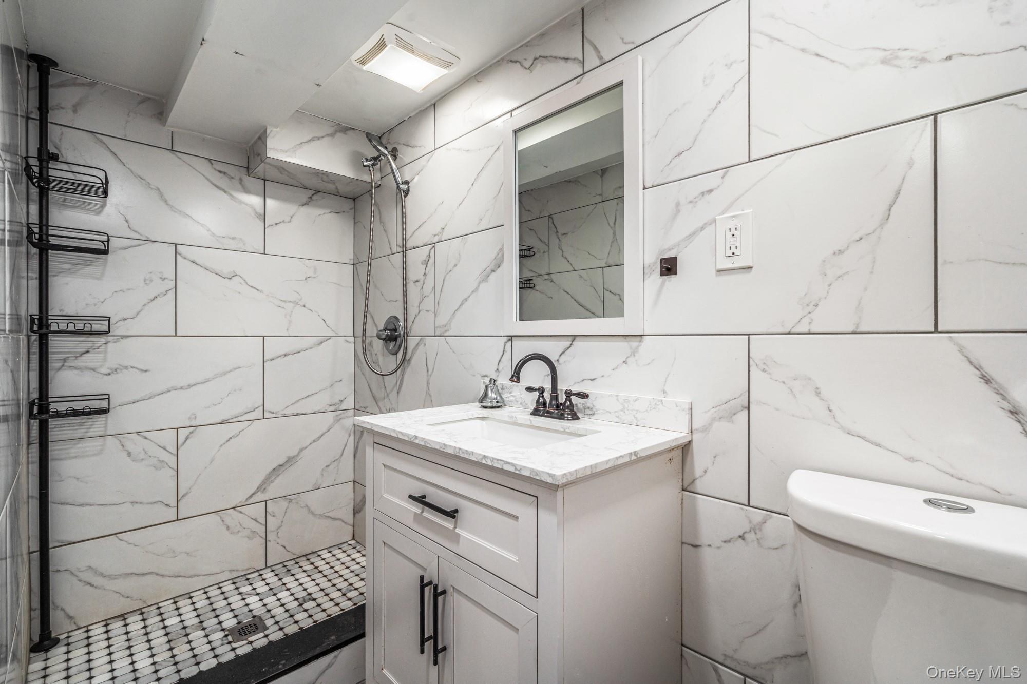 Single Family 39th  Suffolk County, NY 11751, MLS-982702-21