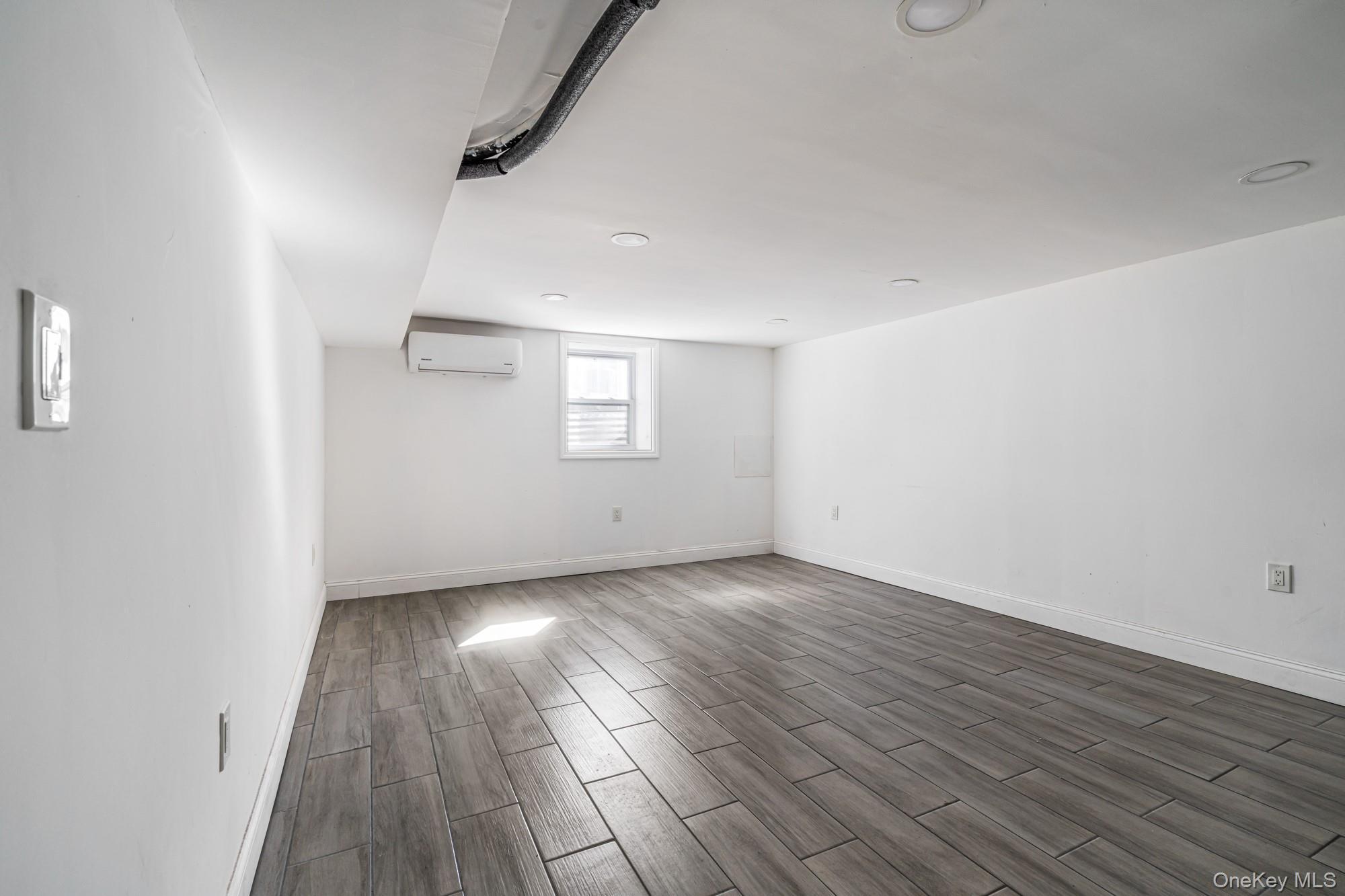 Single Family 39th  Suffolk County, NY 11751, MLS-982702-22