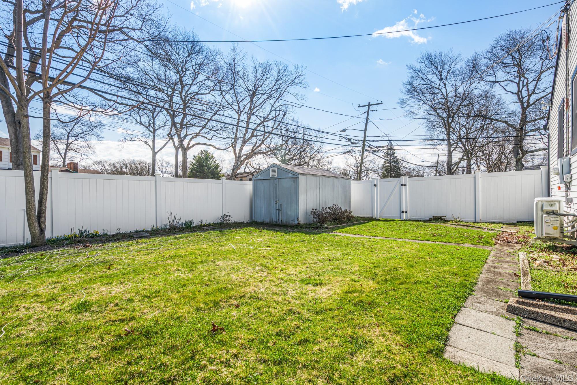 Single Family 39th  Suffolk County, NY 11751, MLS-982702-28