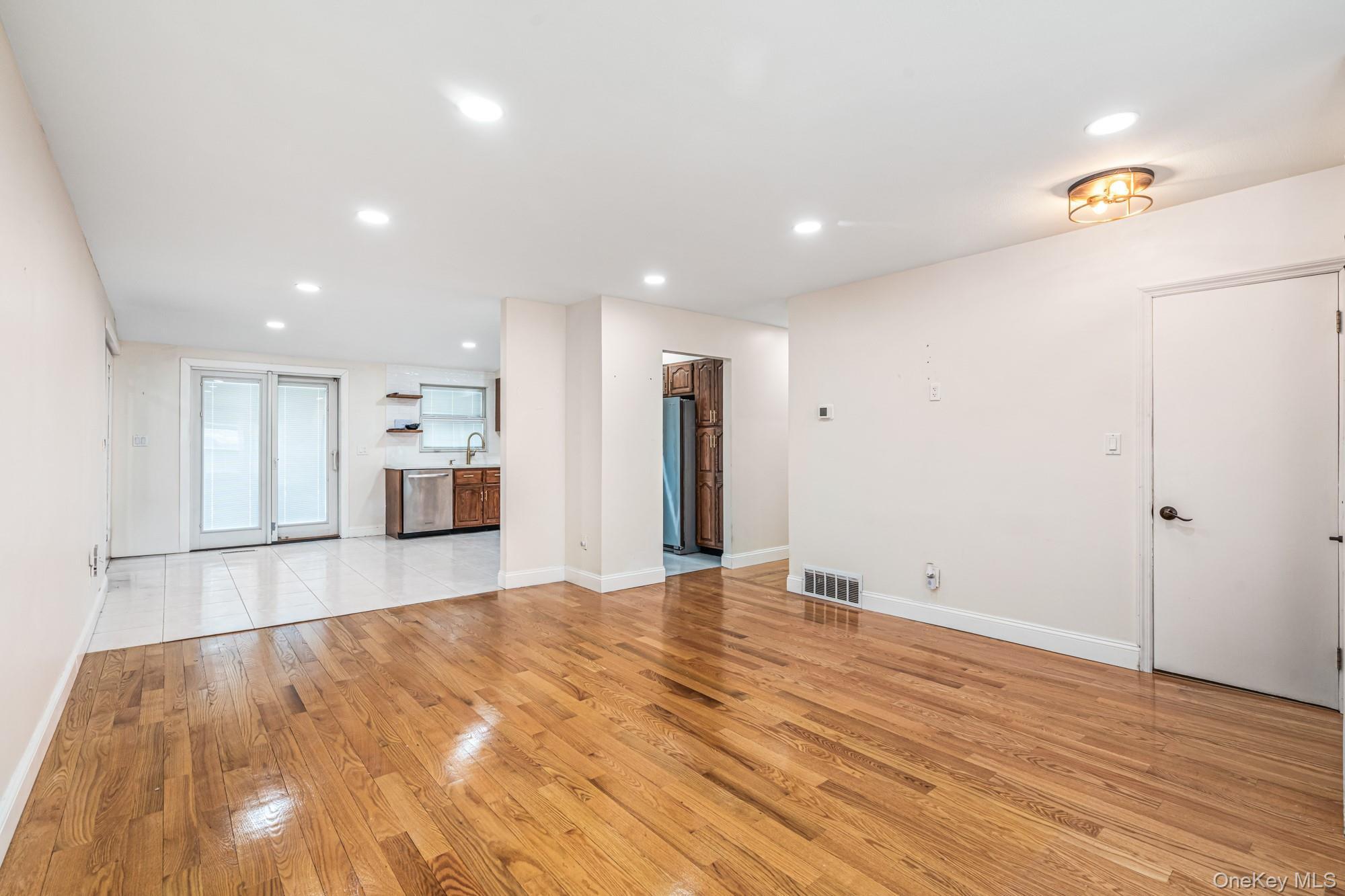 Single Family 39th  Suffolk County, NY 11751, MLS-982702-4