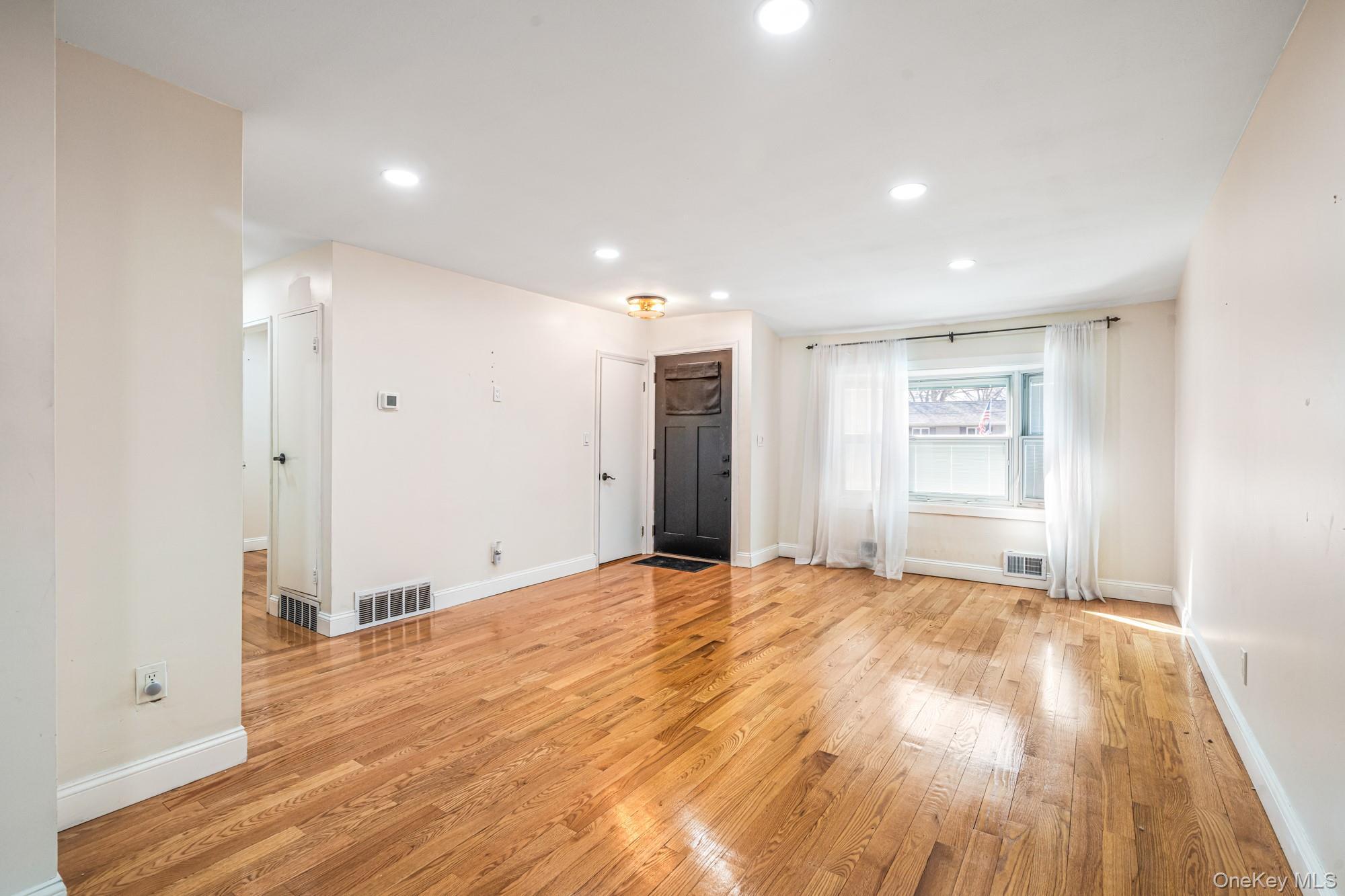 Single Family 39th  Suffolk County, NY 11751, MLS-982702-5