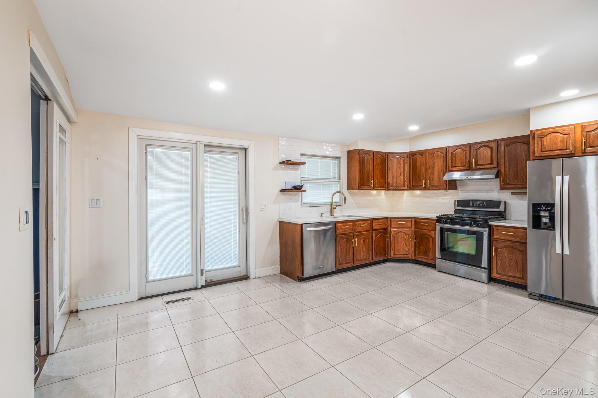 Single Family 39th  Suffolk County, NY 11751, MLS-982702-6