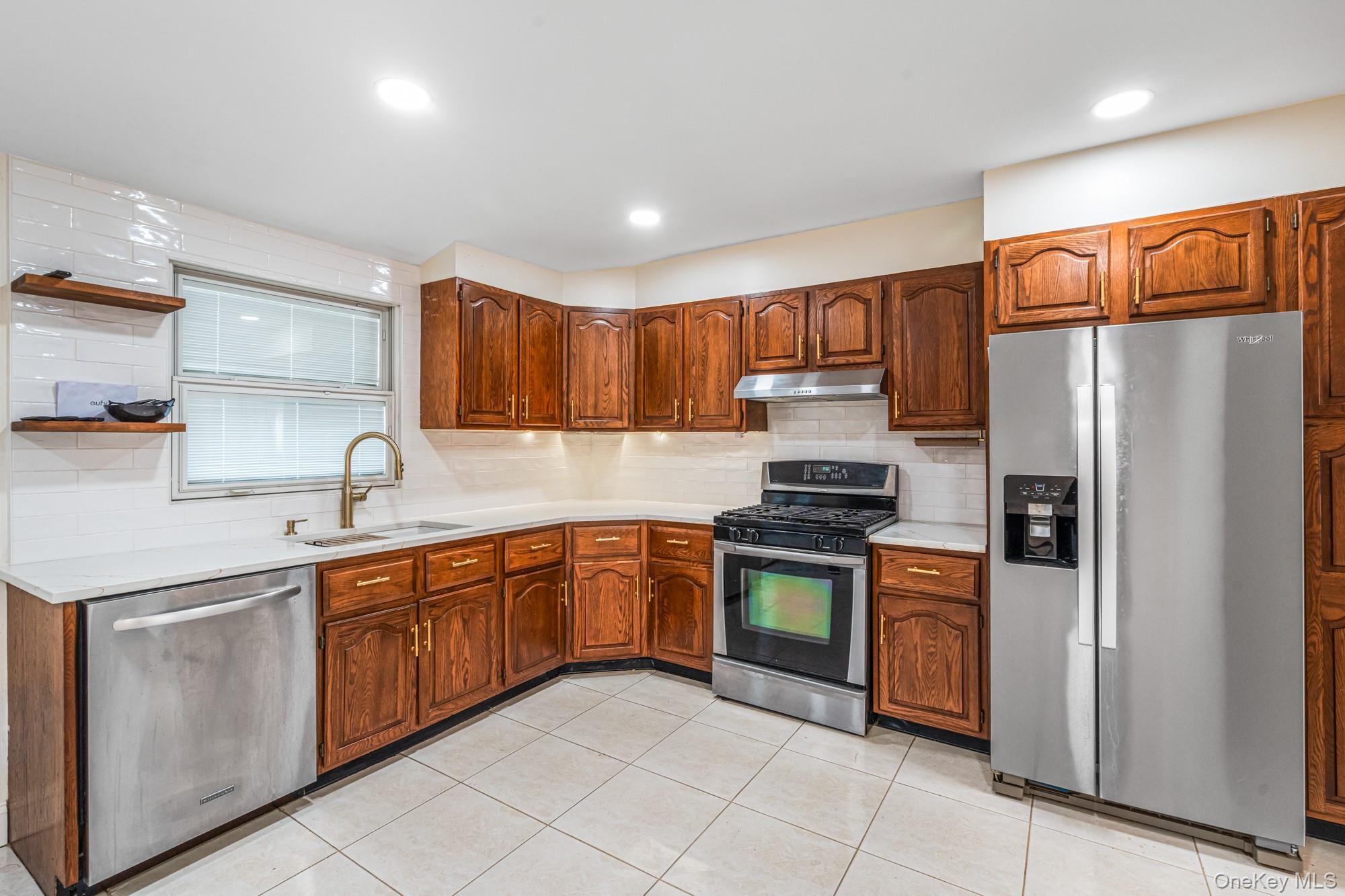 Single Family 39th  Suffolk County, NY 11751, MLS-982702-7