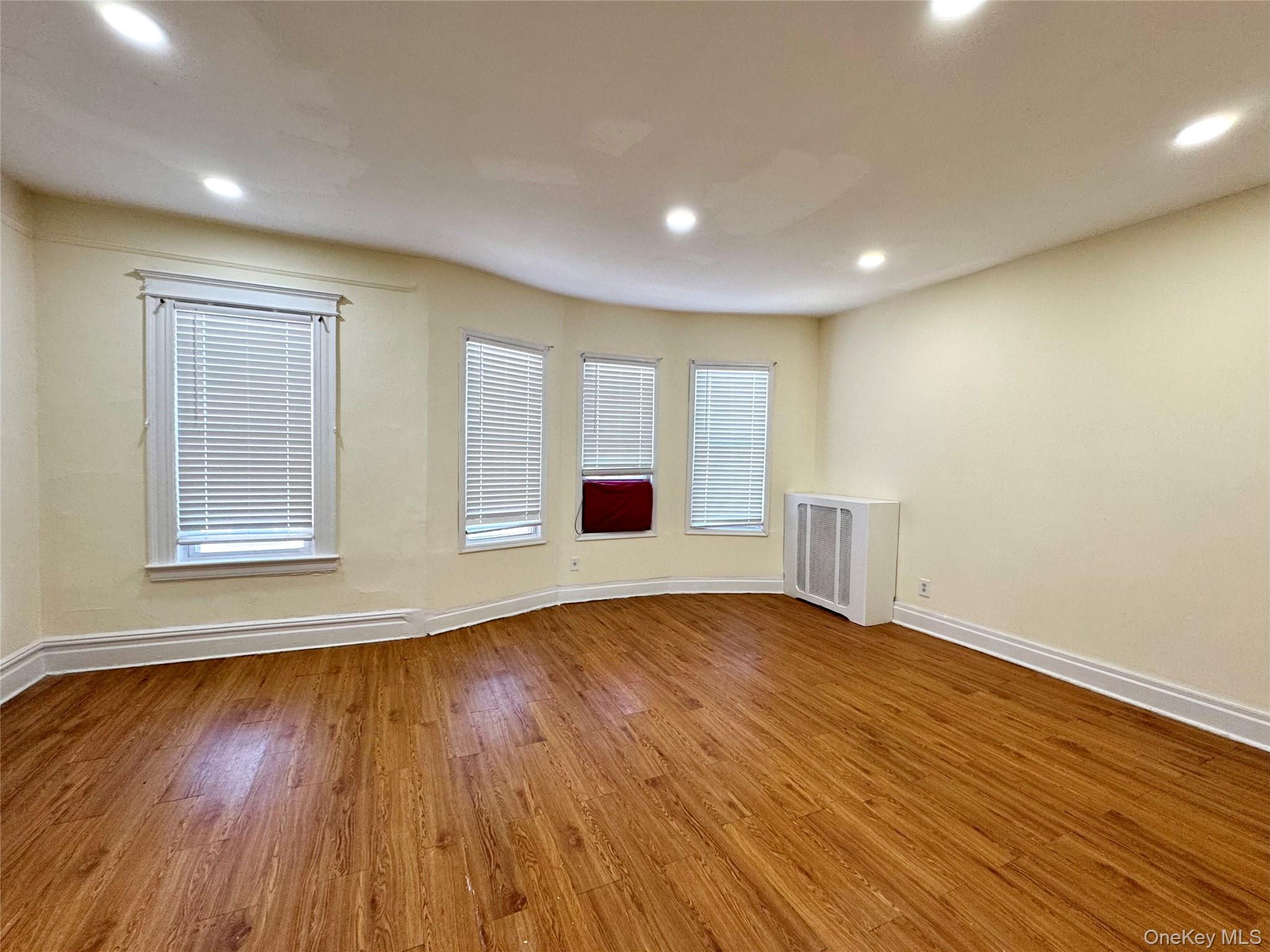 Single Family Parkview  Bronx, NY 10461, MLS-982710-12