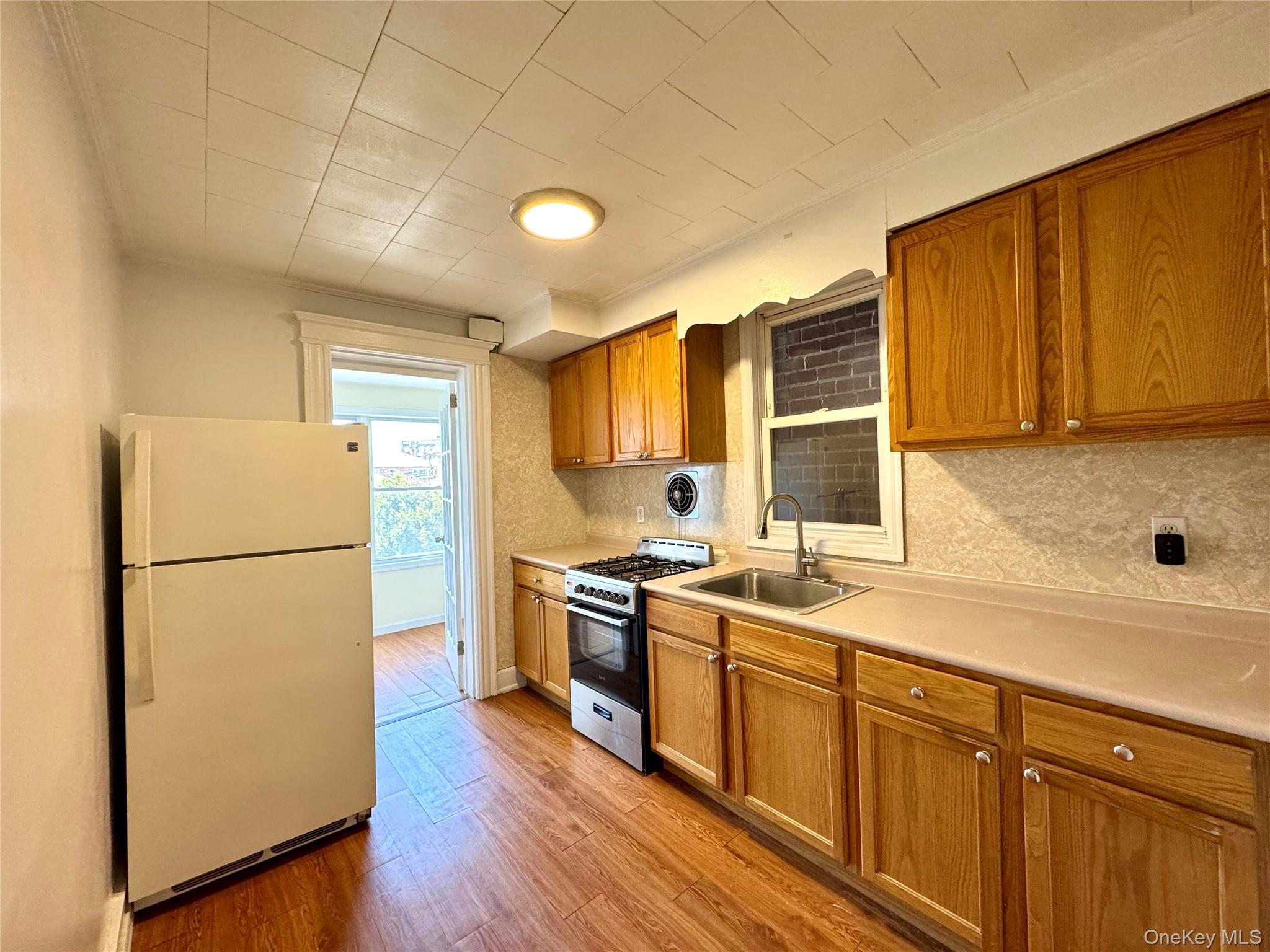 Single Family Parkview  Bronx, NY 10461, MLS-982710-14