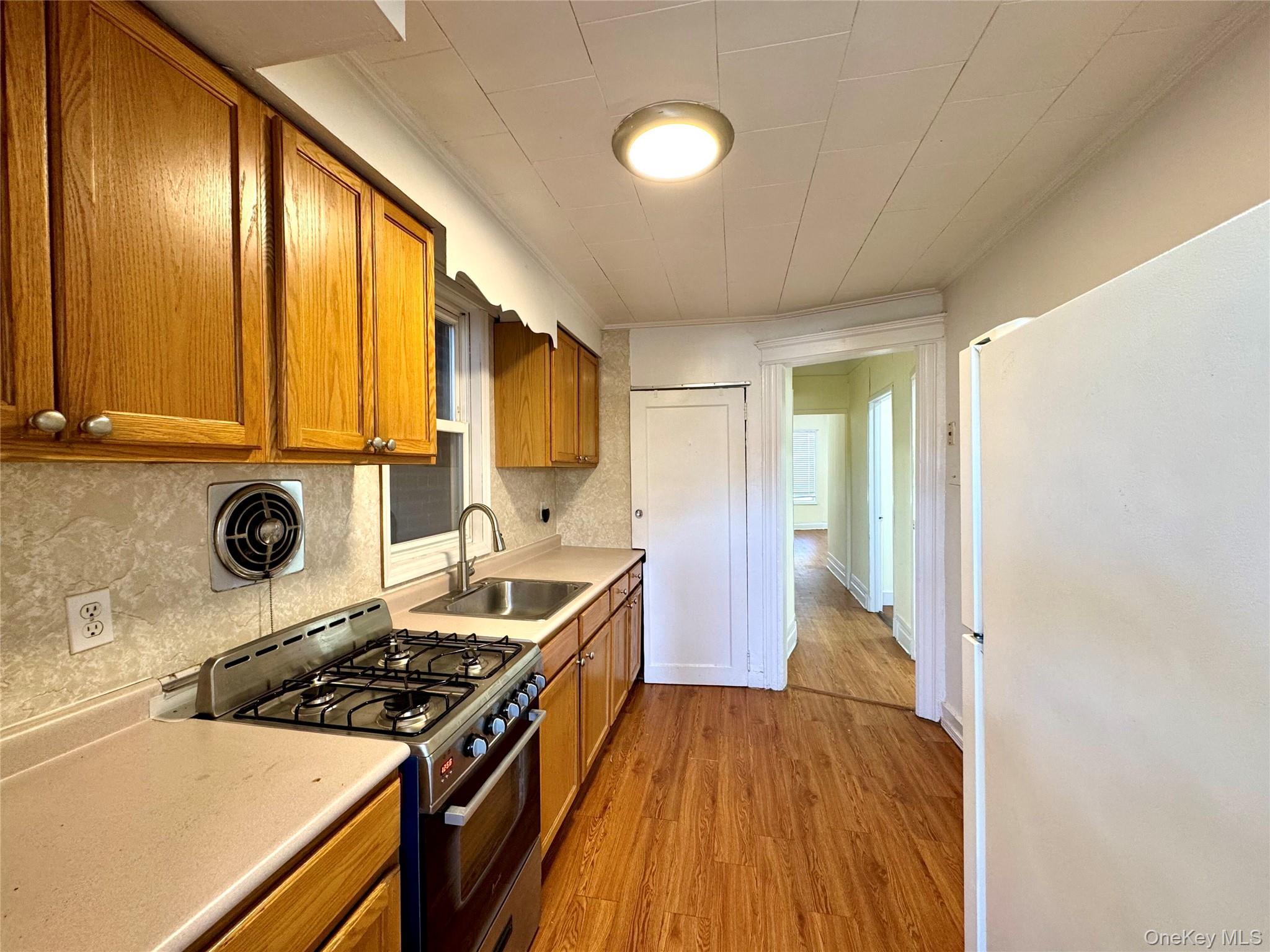 Single Family Parkview  Bronx, NY 10461, MLS-982710-15