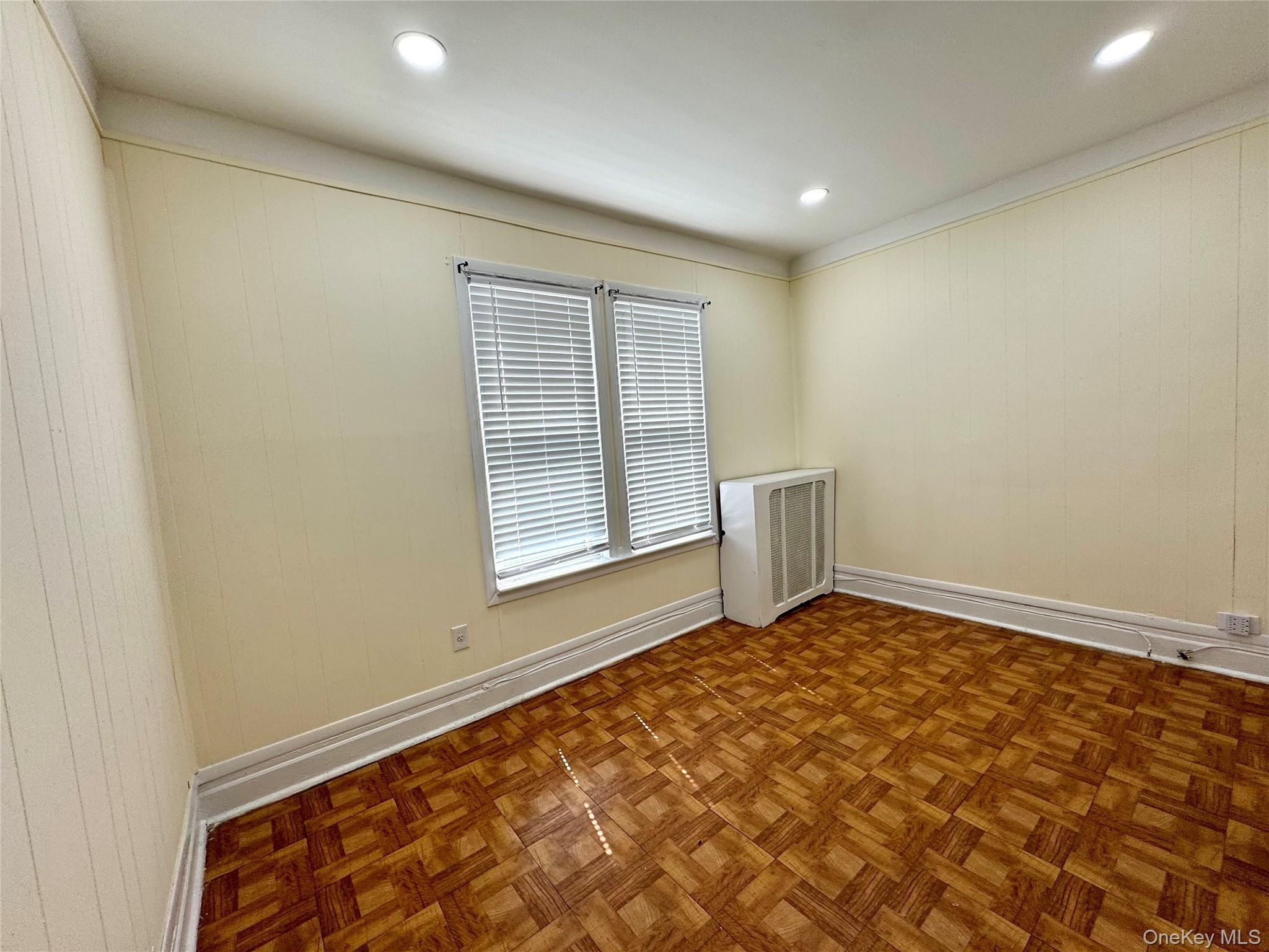 Single Family Parkview  Bronx, NY 10461, MLS-982710-16