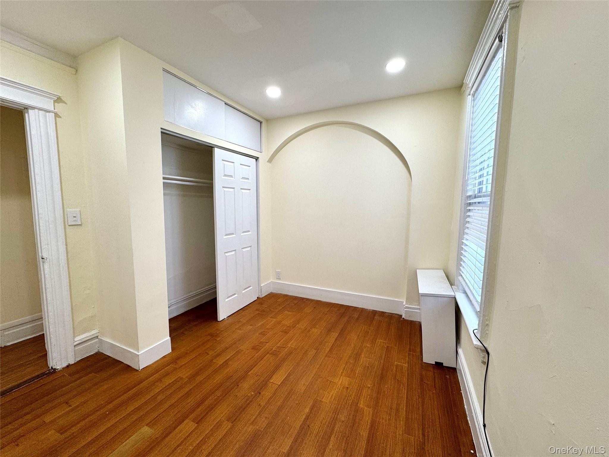 Single Family Parkview  Bronx, NY 10461, MLS-982710-17